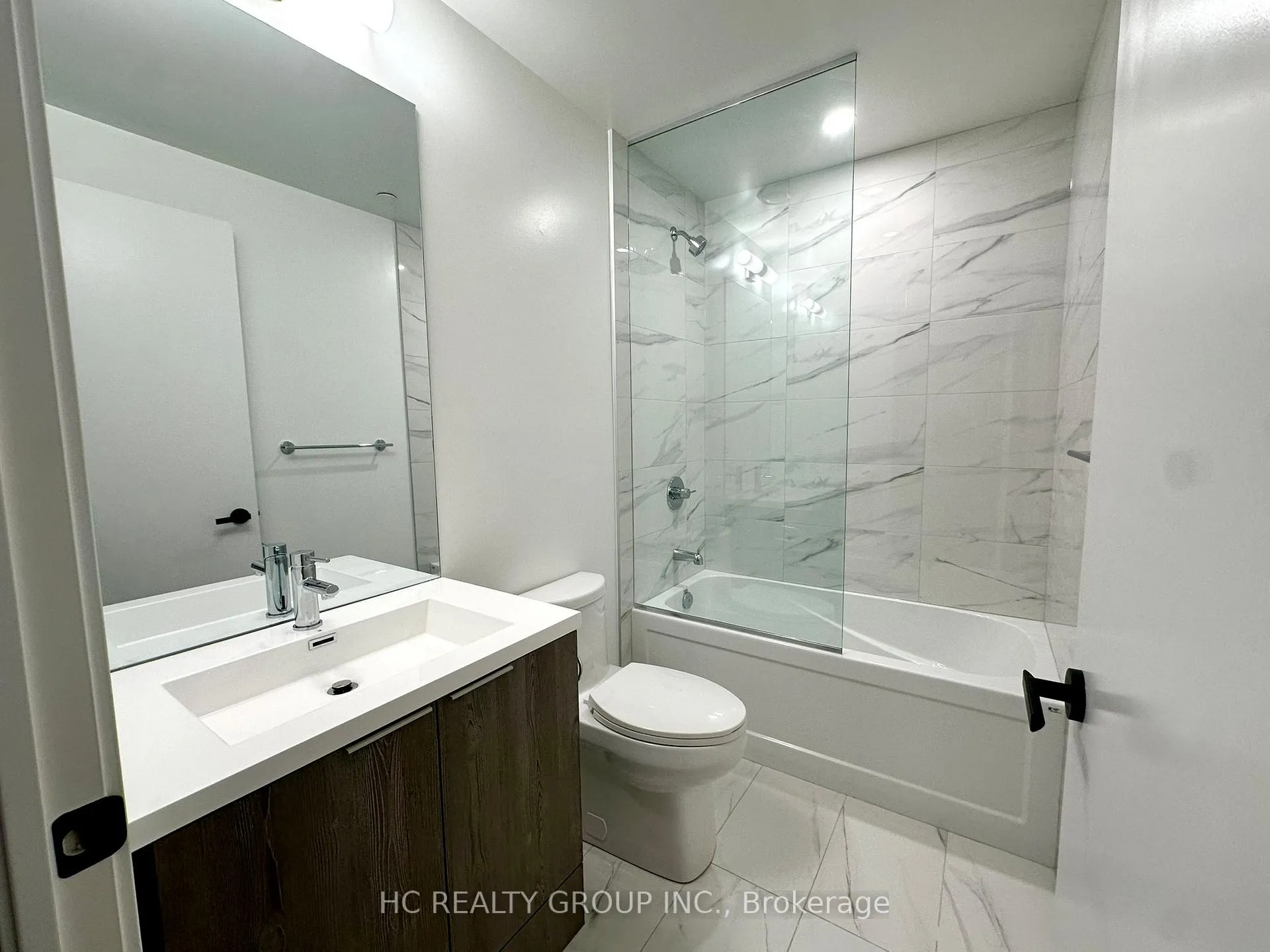 Photo 5 of Unit 1001, 8 Intercharge Way, Markham, Milliken Mills West — HOMEH