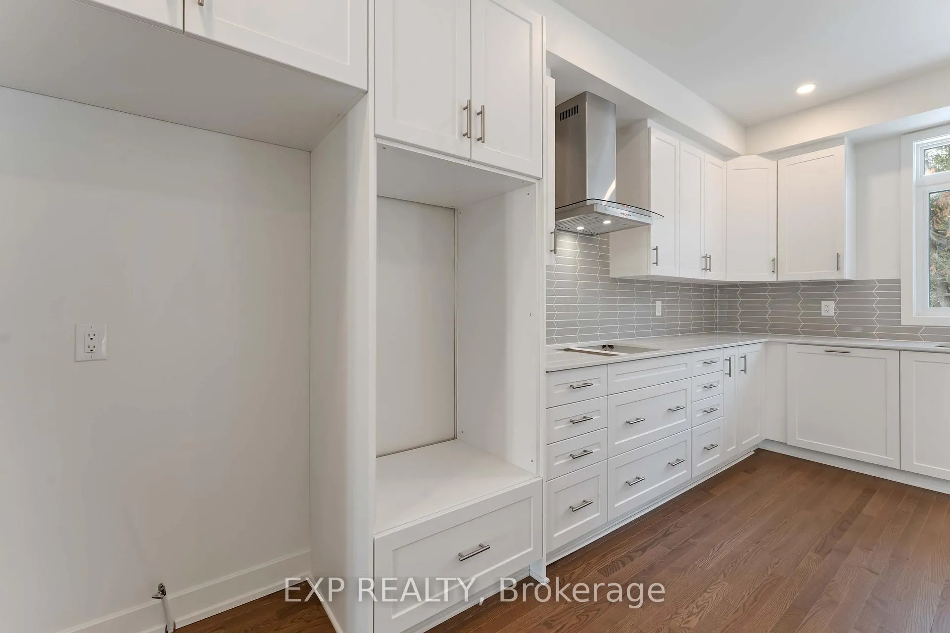 Photo 6 of 1752 Rotterdam Circle, Ottawa, Kanata - Rural Kanata (Central) — HOMEH