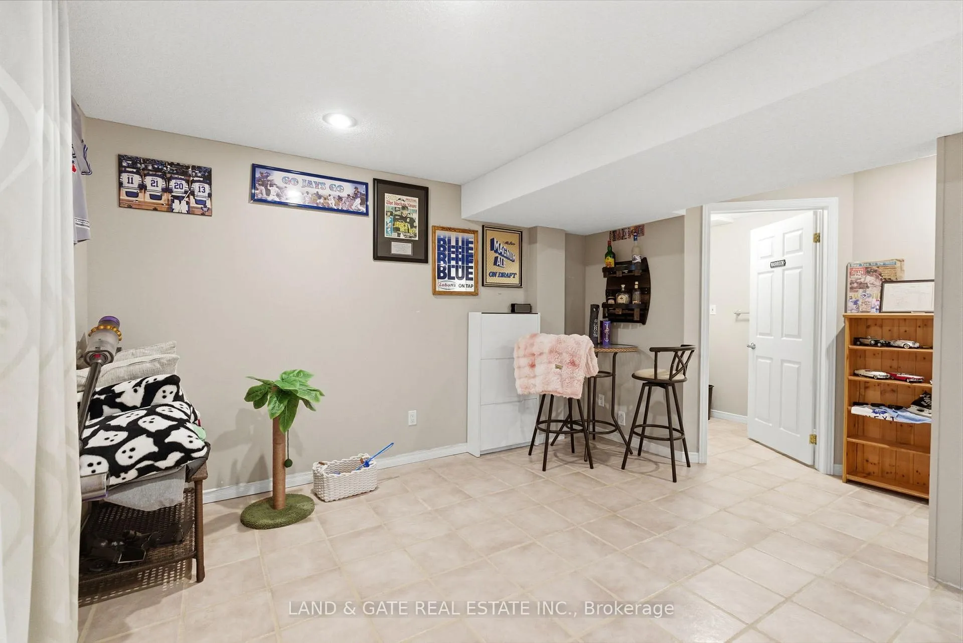 Photo 31 of 87 Hooper Square, Clarington, Bowmanville — HOMEH
