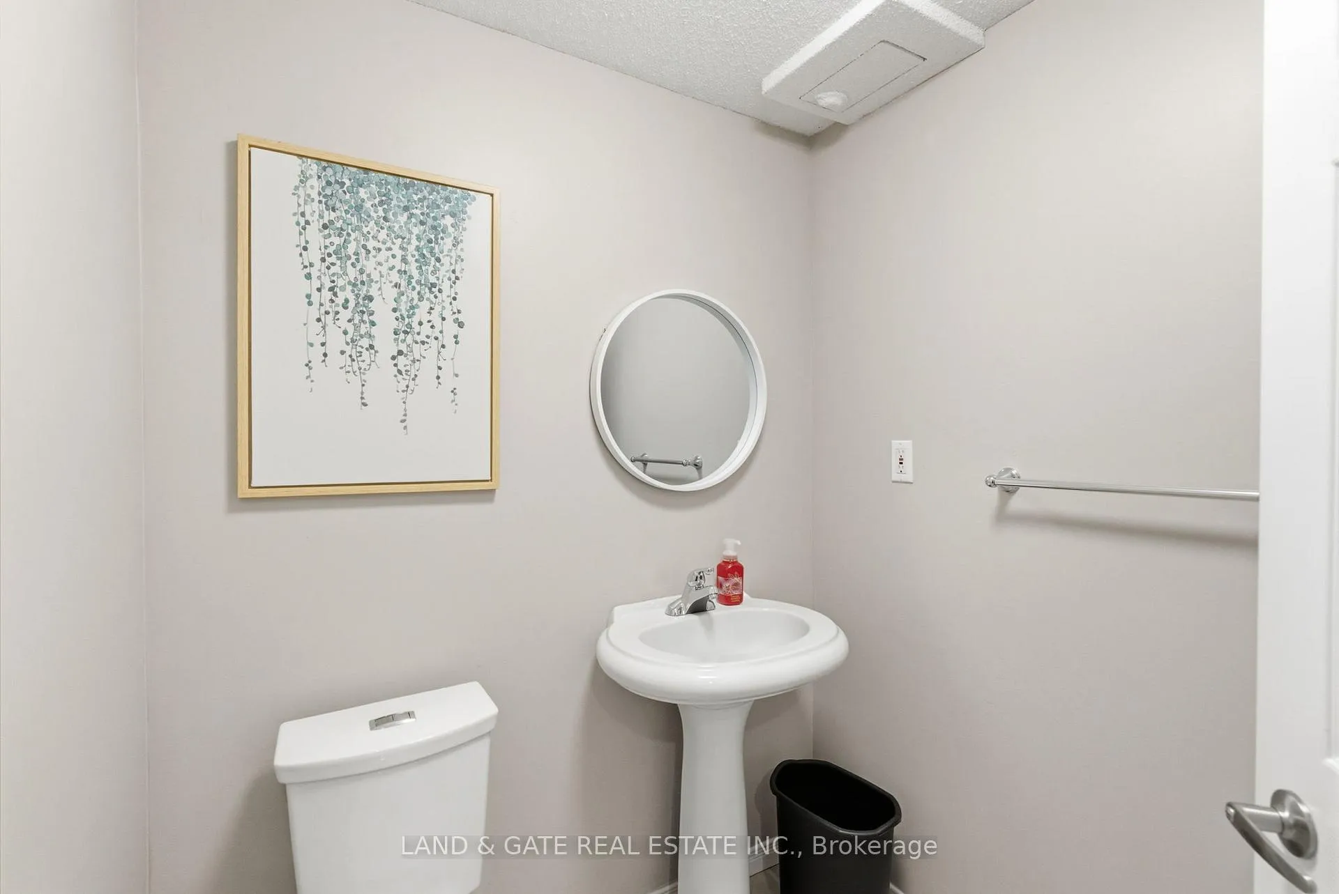 Photo 33 of 87 Hooper Square, Clarington, Bowmanville — HOMEH