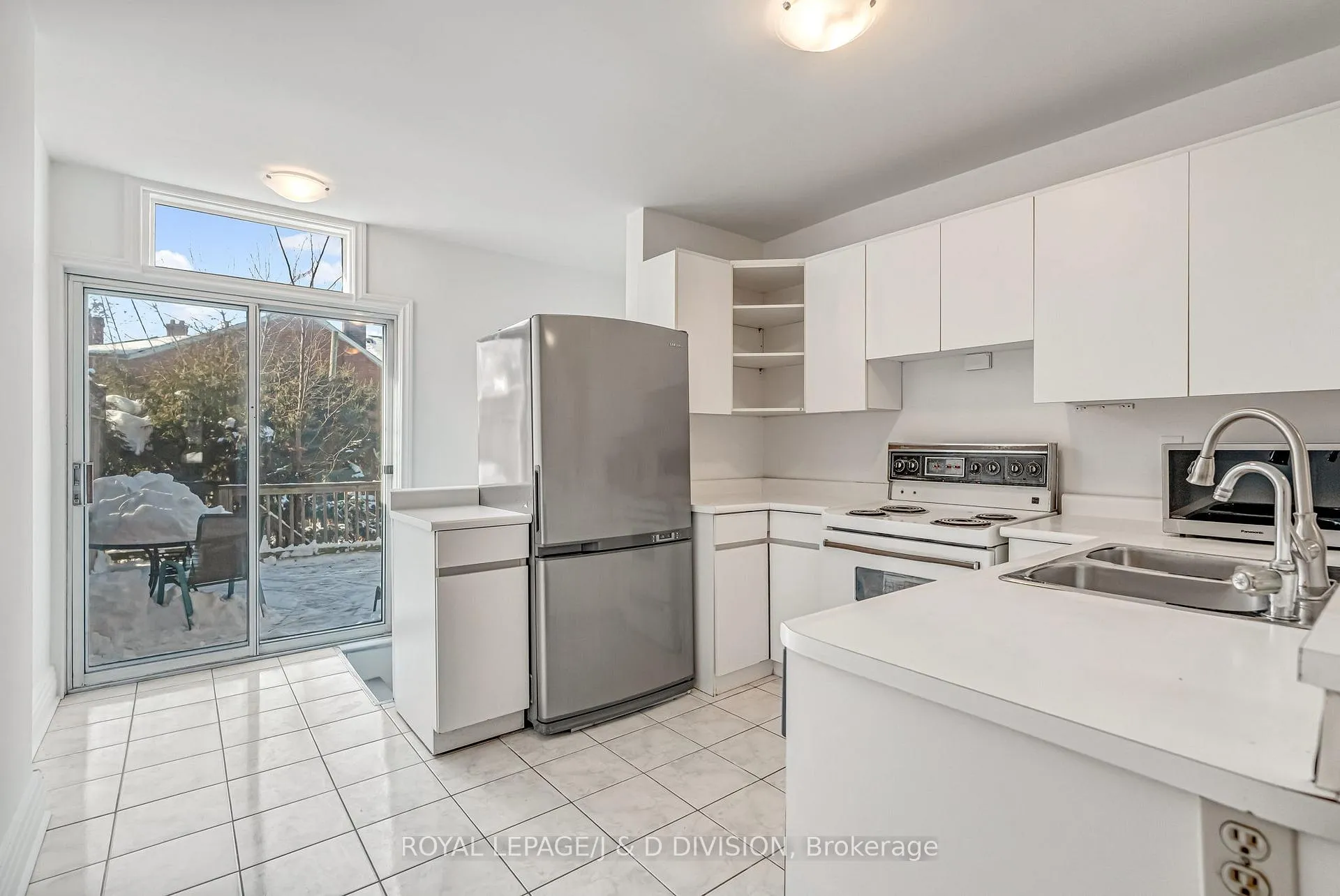 Photo 10 of 174 Arlington Avenue, Toronto, Oakwood Village — HOMEH