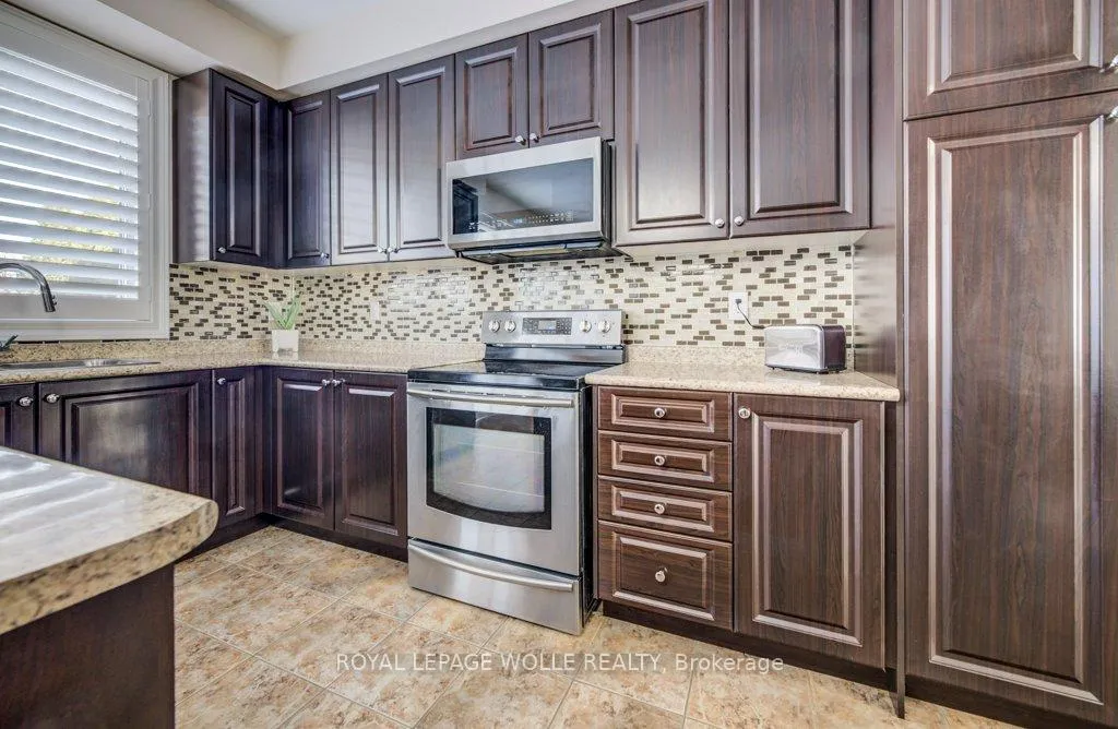 Photo 17 of 538 Thomas Slee Drive, Kitchener — HOMEH