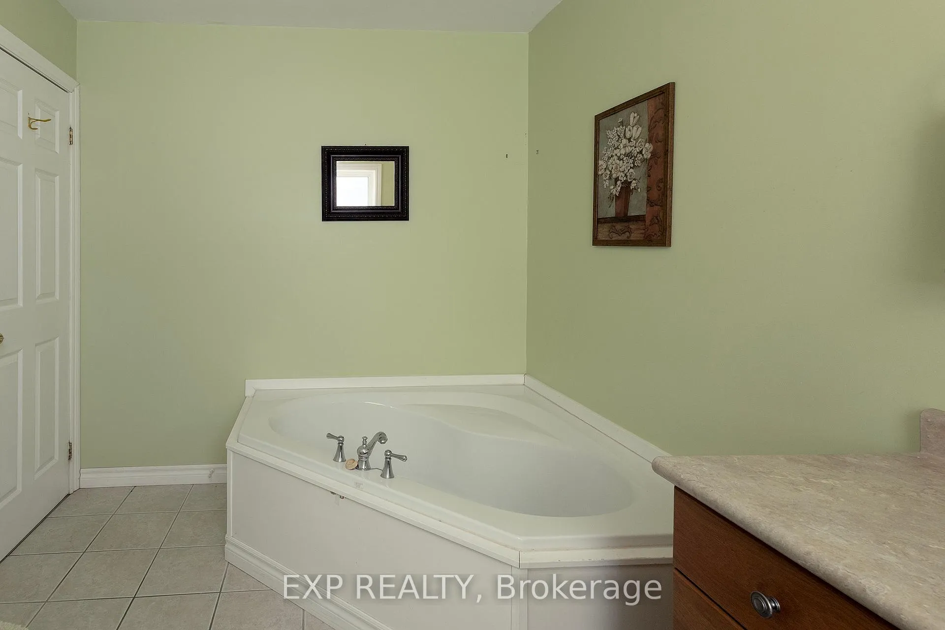Photo 23 of 141 Dyer Street, Central Elgin, Belmont — HOMEH