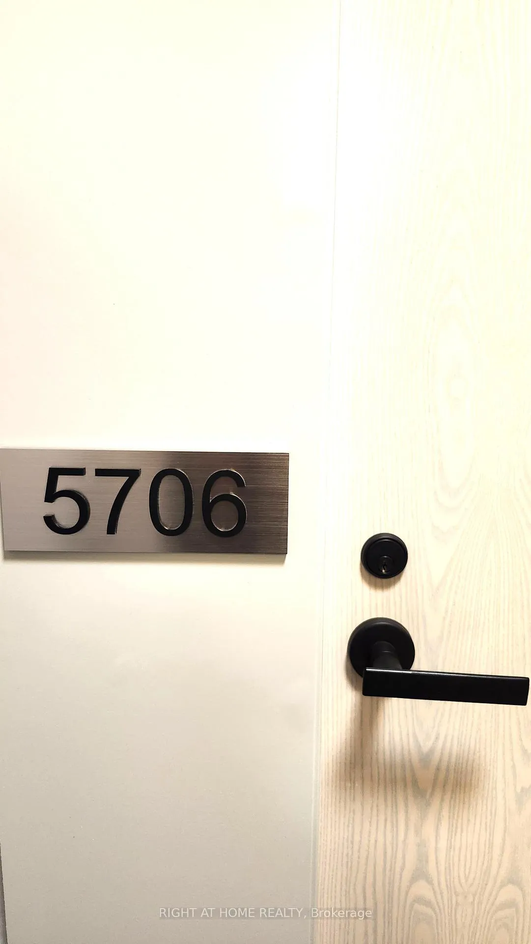 Photo 2 of Unit 5706, 8 Interchange Way, Vaughan, Vaughan Corporate Centre — HOMEH