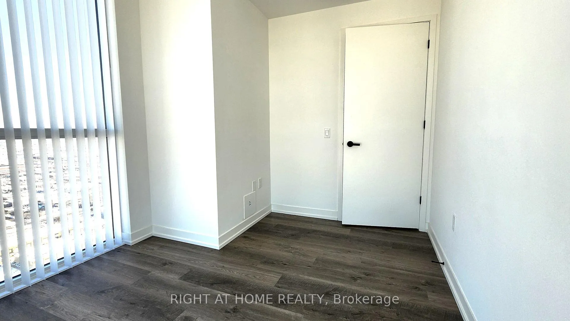 Photo 7 of Unit 5706, 8 Interchange Way, Vaughan, Vaughan Corporate Centre — HOMEH