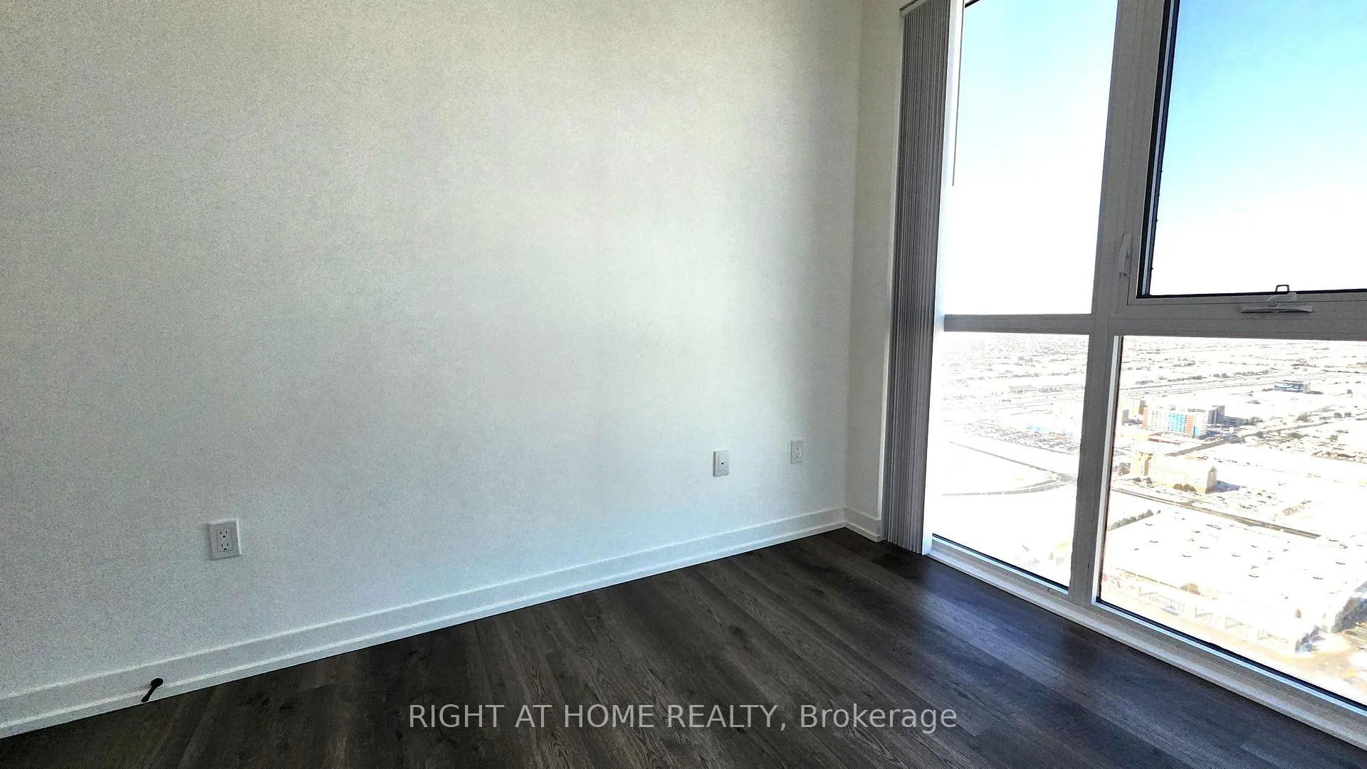 Photo 8 of Unit 5706, 8 Interchange Way, Vaughan, Vaughan Corporate Centre — HOMEH