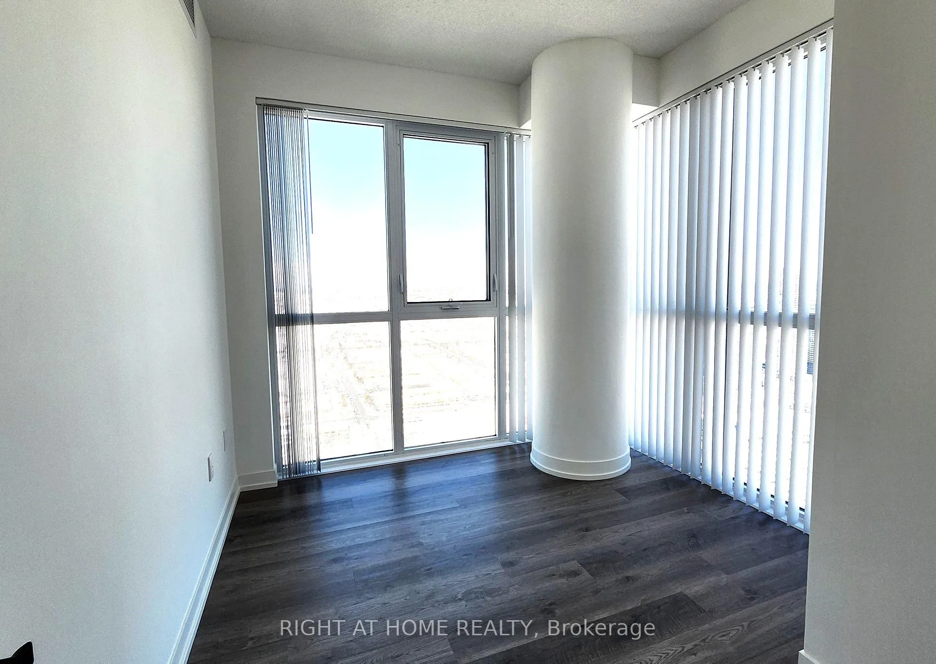 Photo 9 of Unit 5706, 8 Interchange Way, Vaughan, Vaughan Corporate Centre — HOMEH