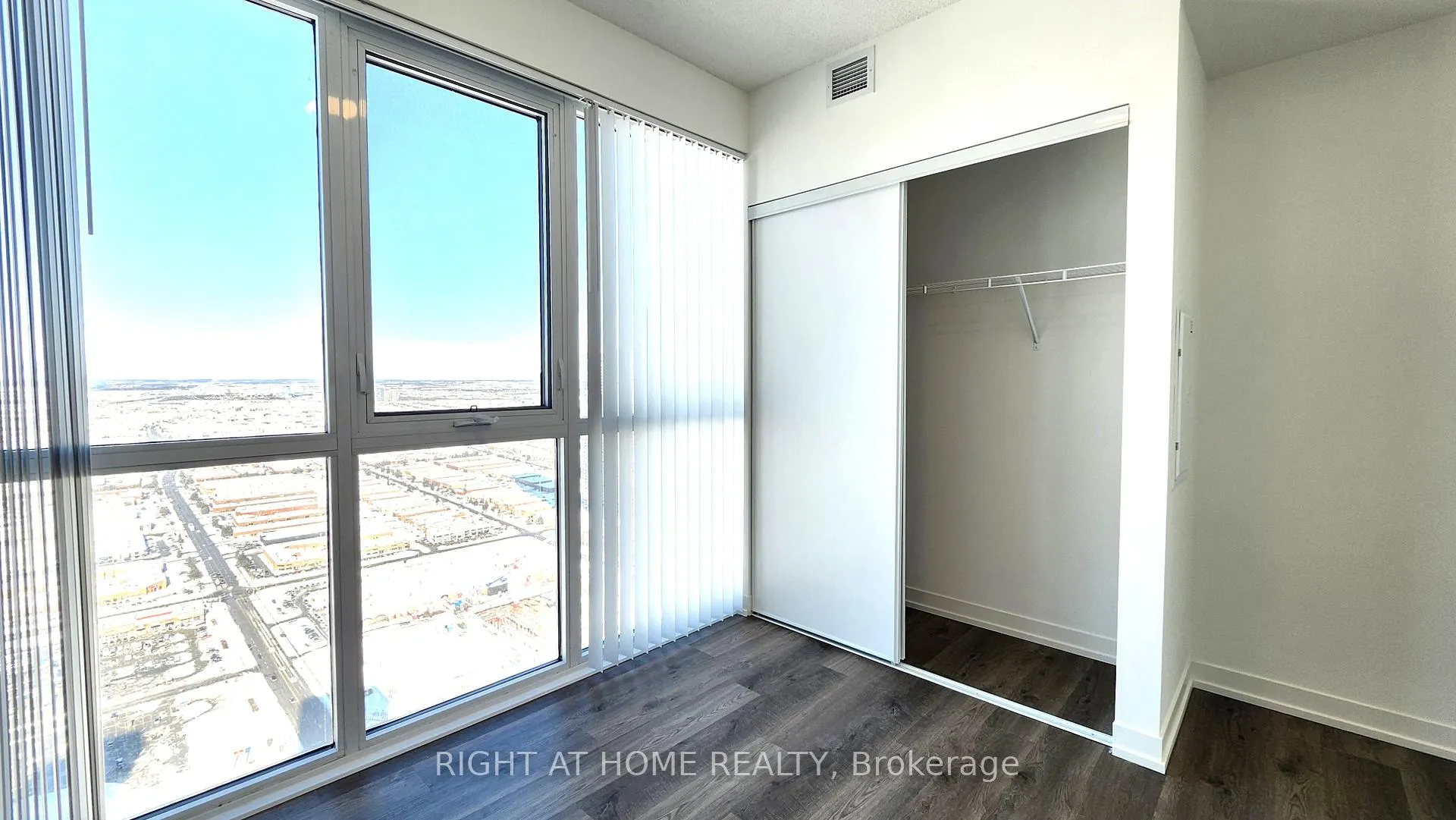 Photo 12 of Unit 5706, 8 Interchange Way, Vaughan, Vaughan Corporate Centre — HOMEH