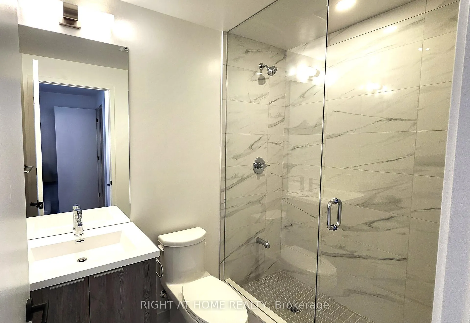Photo 15 of Unit 5706, 8 Interchange Way, Vaughan, Vaughan Corporate Centre — HOMEH