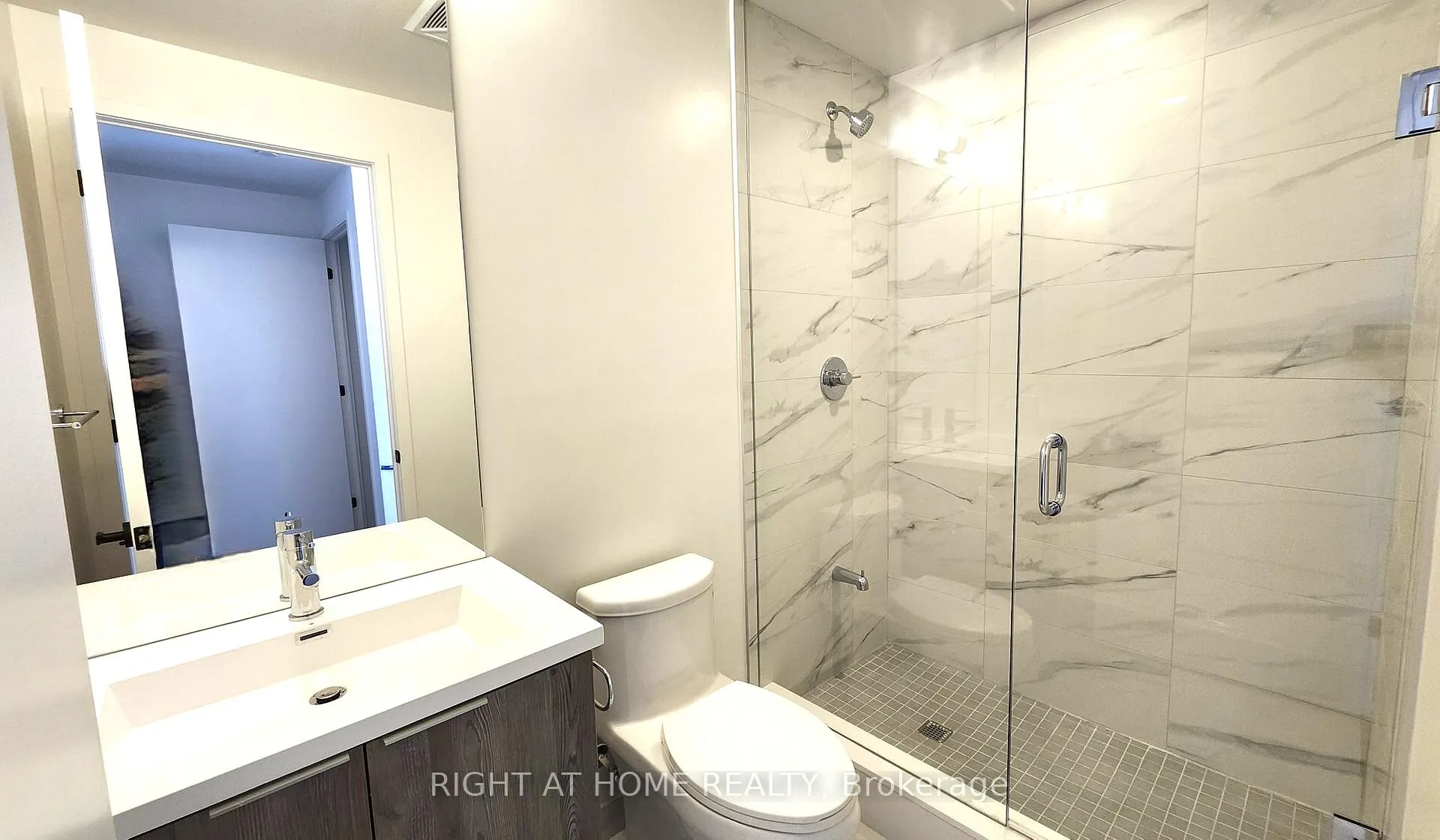 Photo 16 of Unit 5706, 8 Interchange Way, Vaughan, Vaughan Corporate Centre — HOMEH