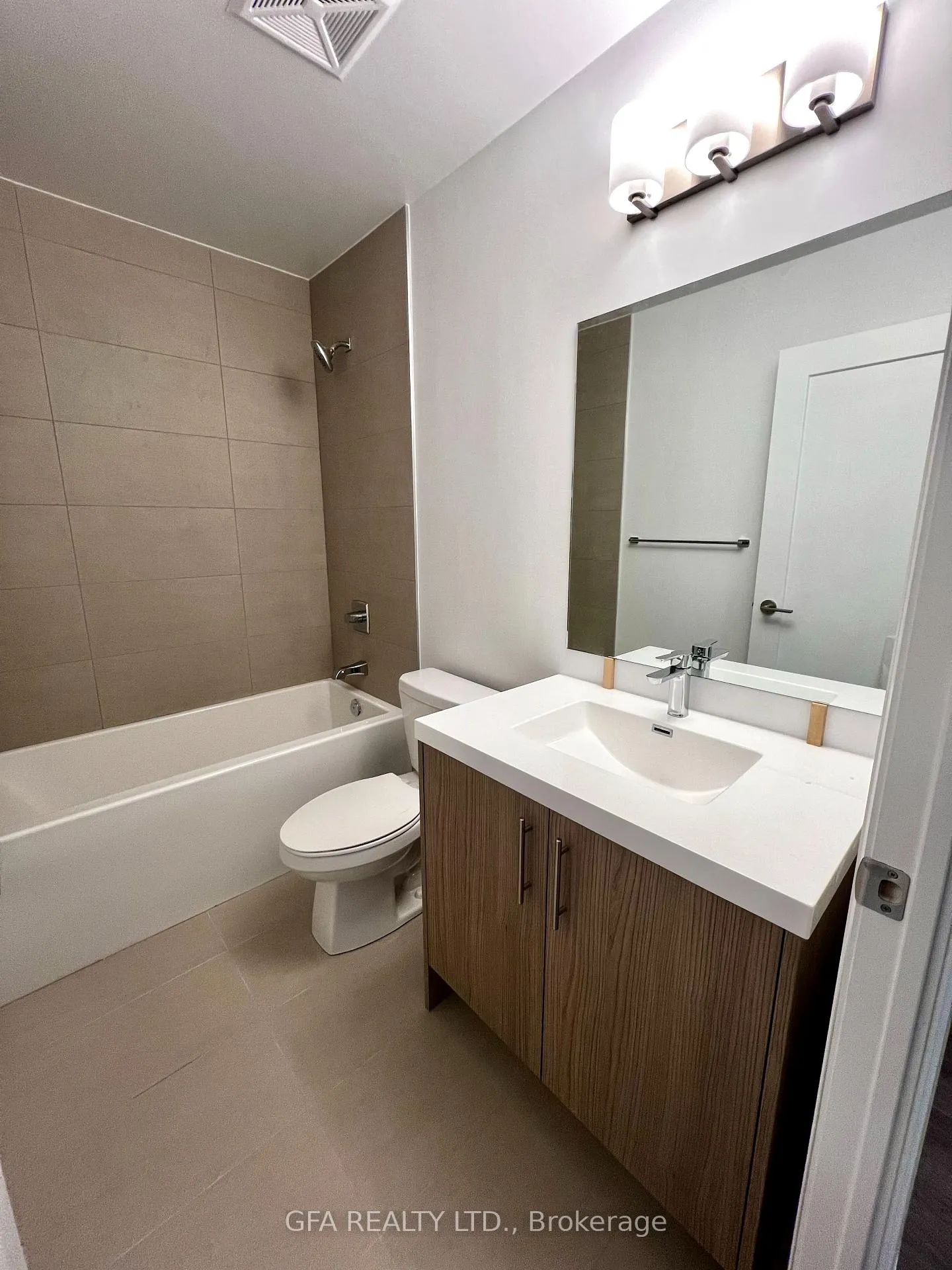 Photo 3 of Unit 912, 286 Main Street, Toronto, East End-Danforth — HOMEH