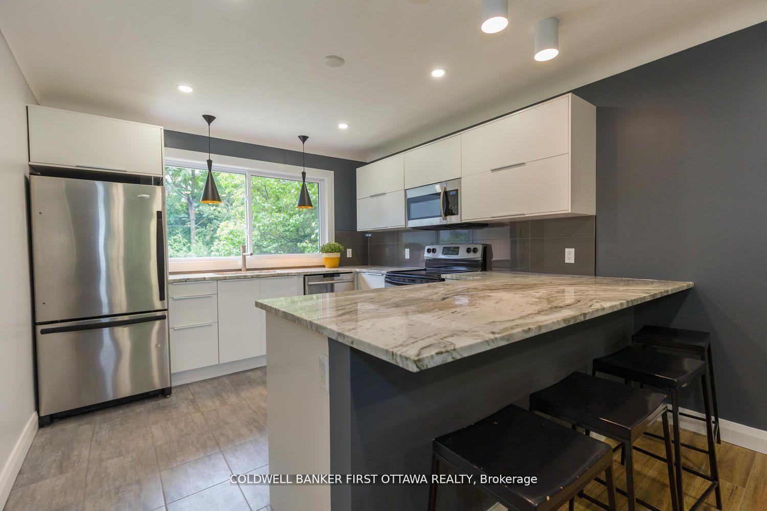 Photo 25 of 34 Westwood Drive, Ottawa, Meadowlands/Crestview — HOMEH
