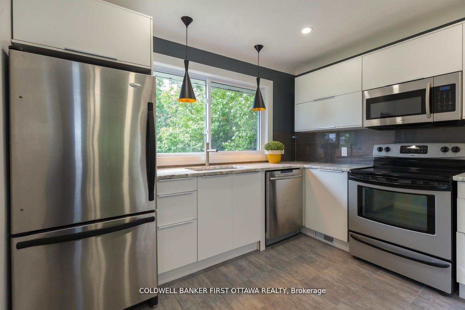 Photo 26 of 34 Westwood Drive, Ottawa, Meadowlands/Crestview — HOMEH