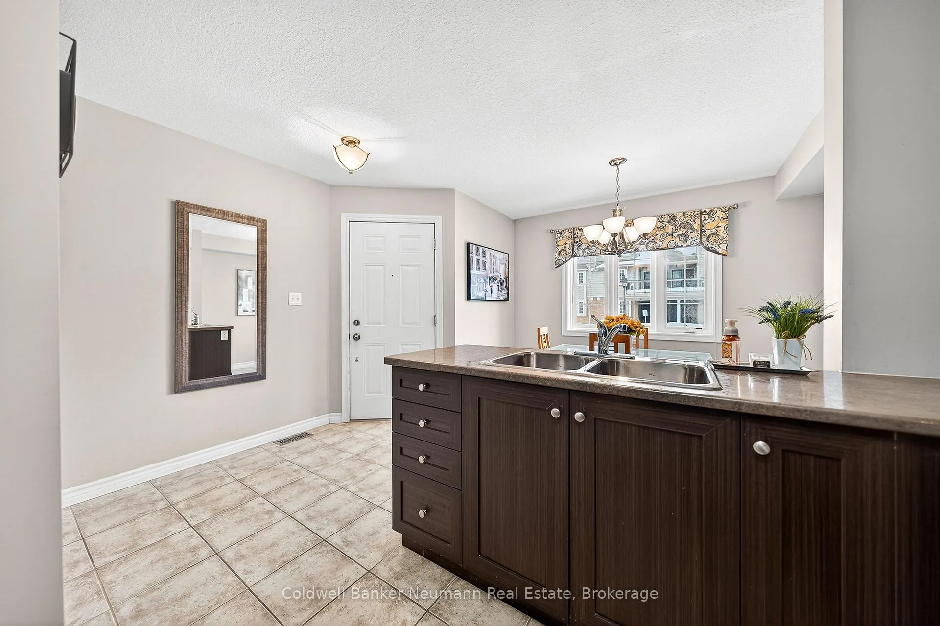 Photo 10 of Unit 35A, 15 Carere Crescent, Guelph, Victoria North — HOMEH