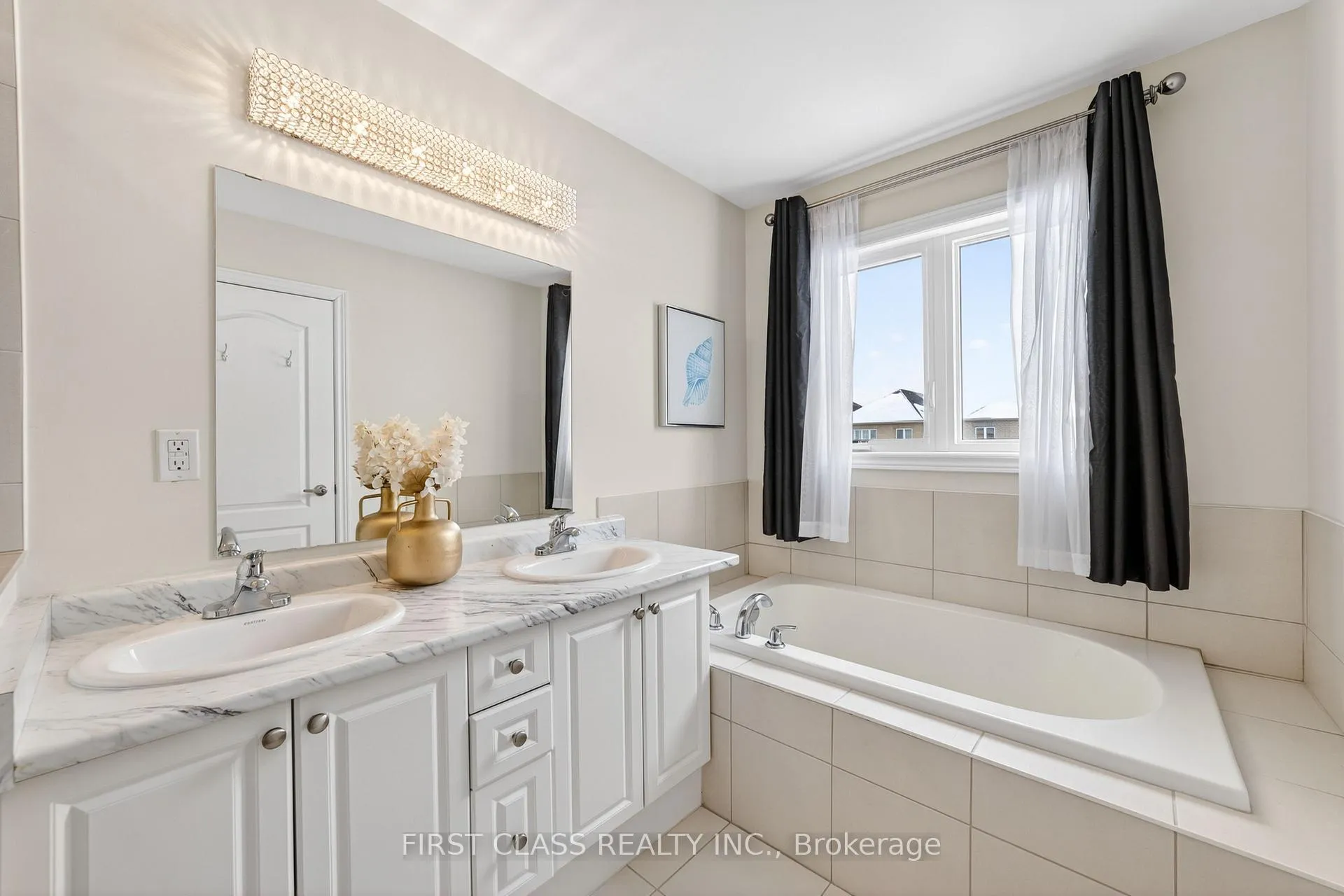 Photo 18 of 8 Elphee Lane, Markham, Cornell — HOMEH