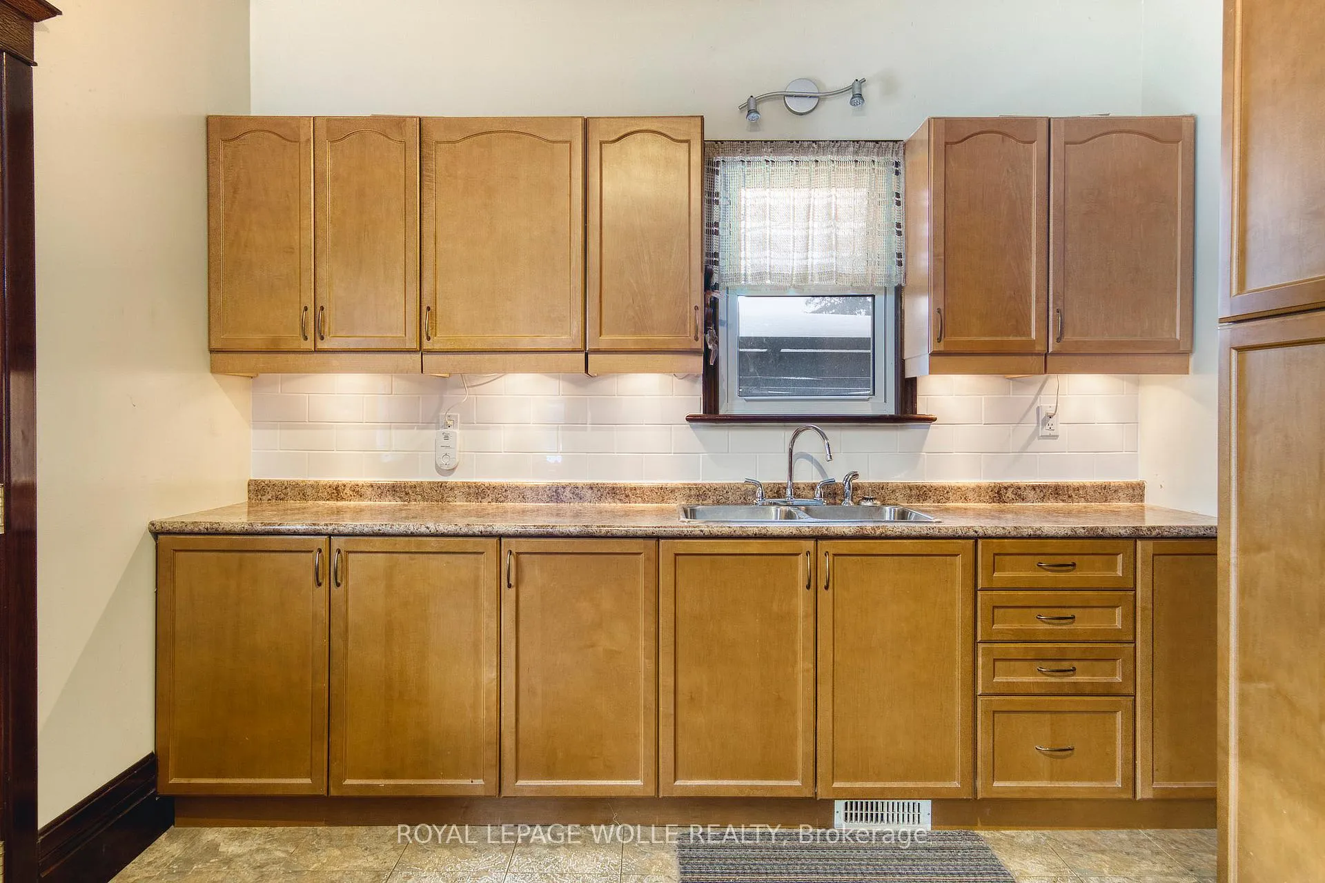 Photo 6 of 392 Breithaupt Street, Kitchener — HOMEH