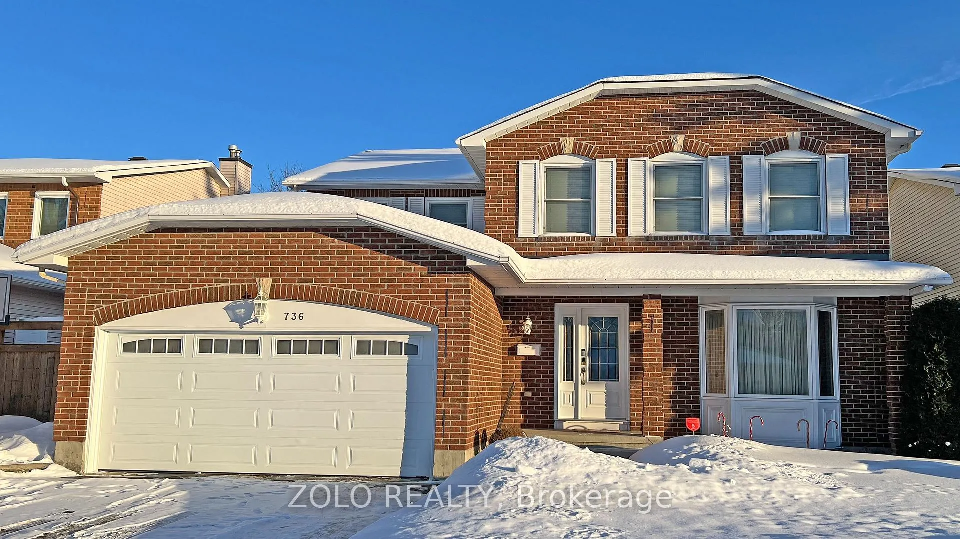 Front of 736 Hauteview Crescent