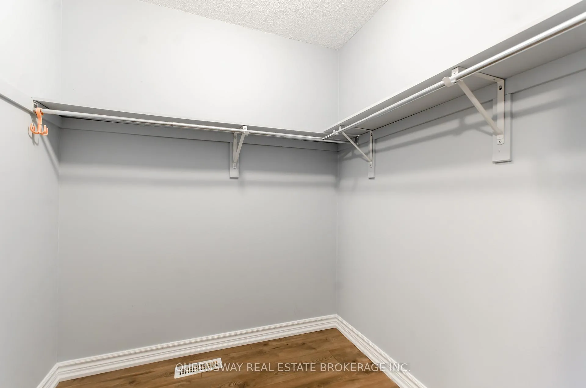 Photo 12 of 20 Woltner Way, Markham, Village Green-South Unionville — HOMEH