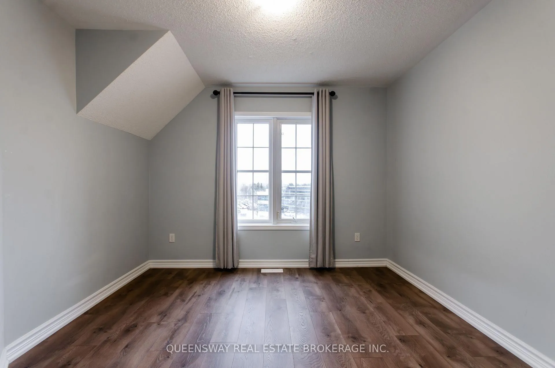 Photo 14 of 20 Woltner Way, Markham, Village Green-South Unionville — HOMEH