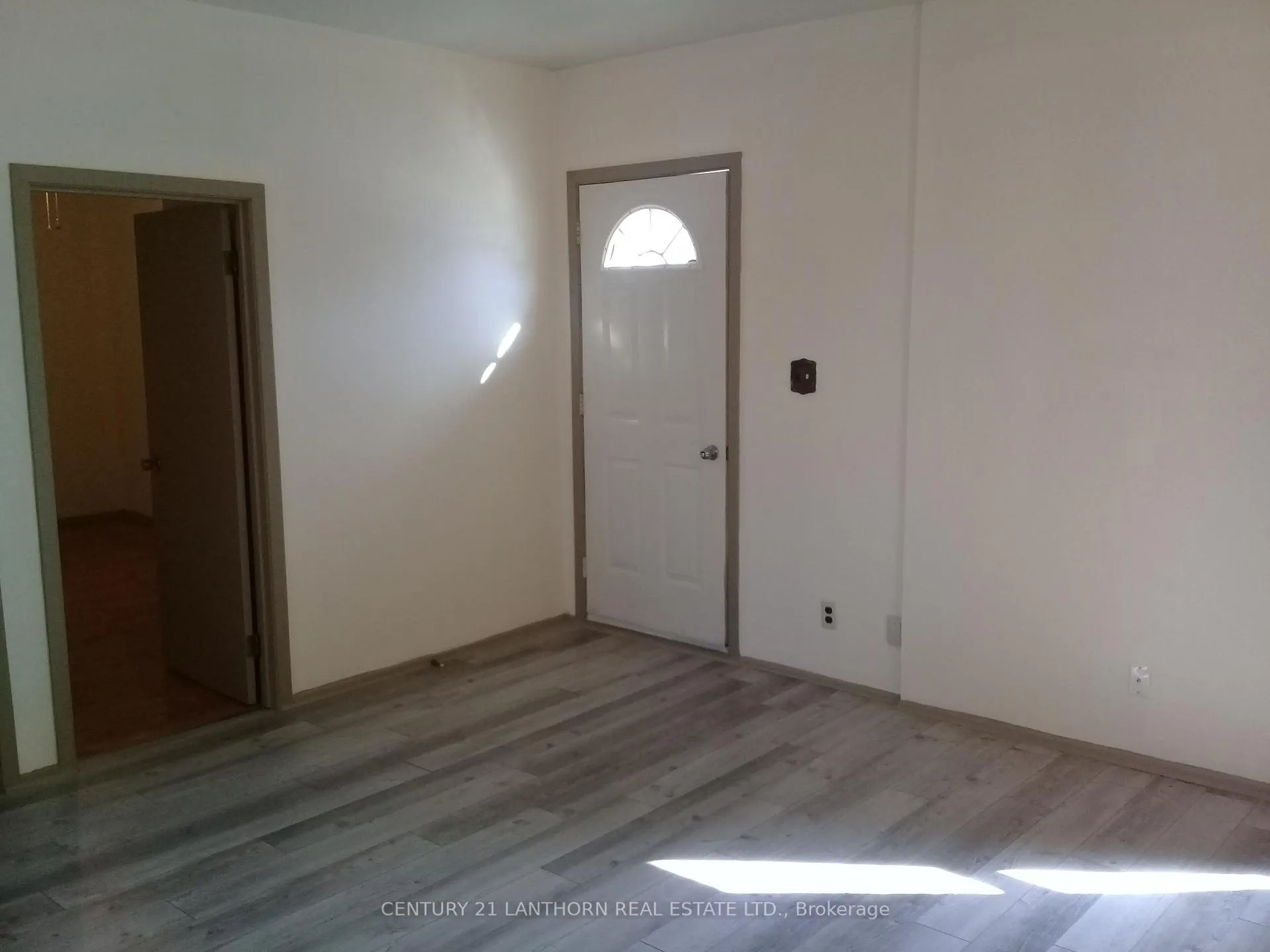 Photo 4 of 109 Union Street, Prince Edward County, Picton Ward — HOMEH
