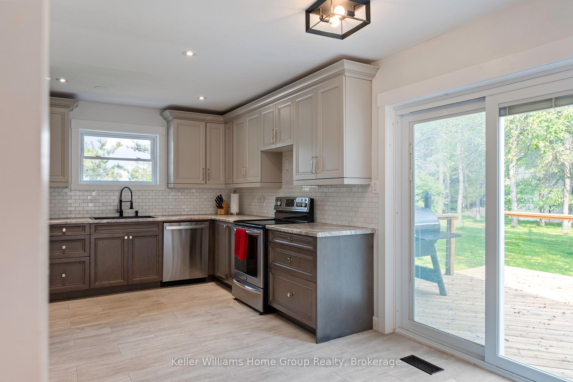 Photo 12 of 7021 Wellington Rd 109, Mapleton, Rural Mapleton — HOMEH