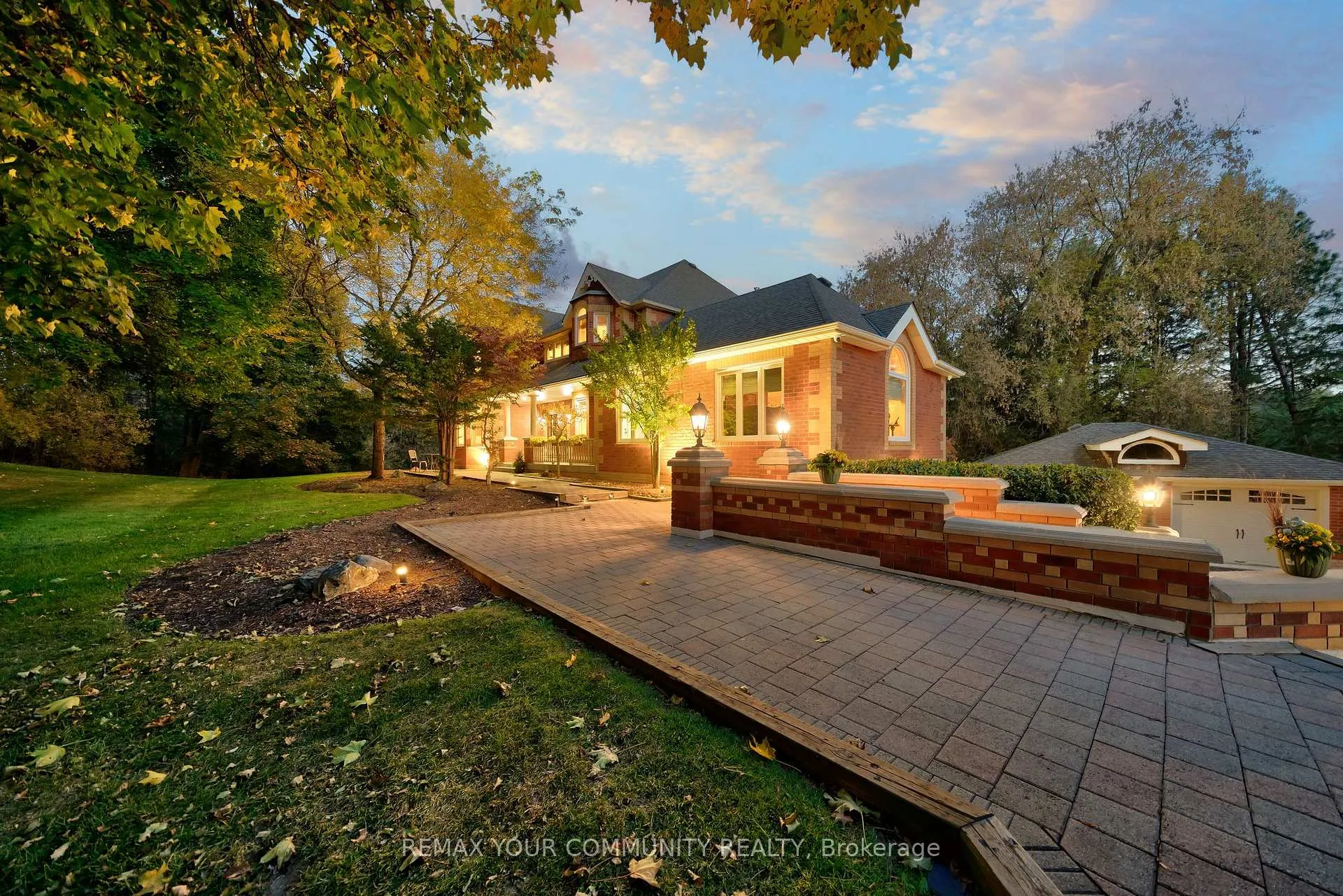 Photo 3 of 508 King Street E, Caledon, Bolton North — HOMEH
