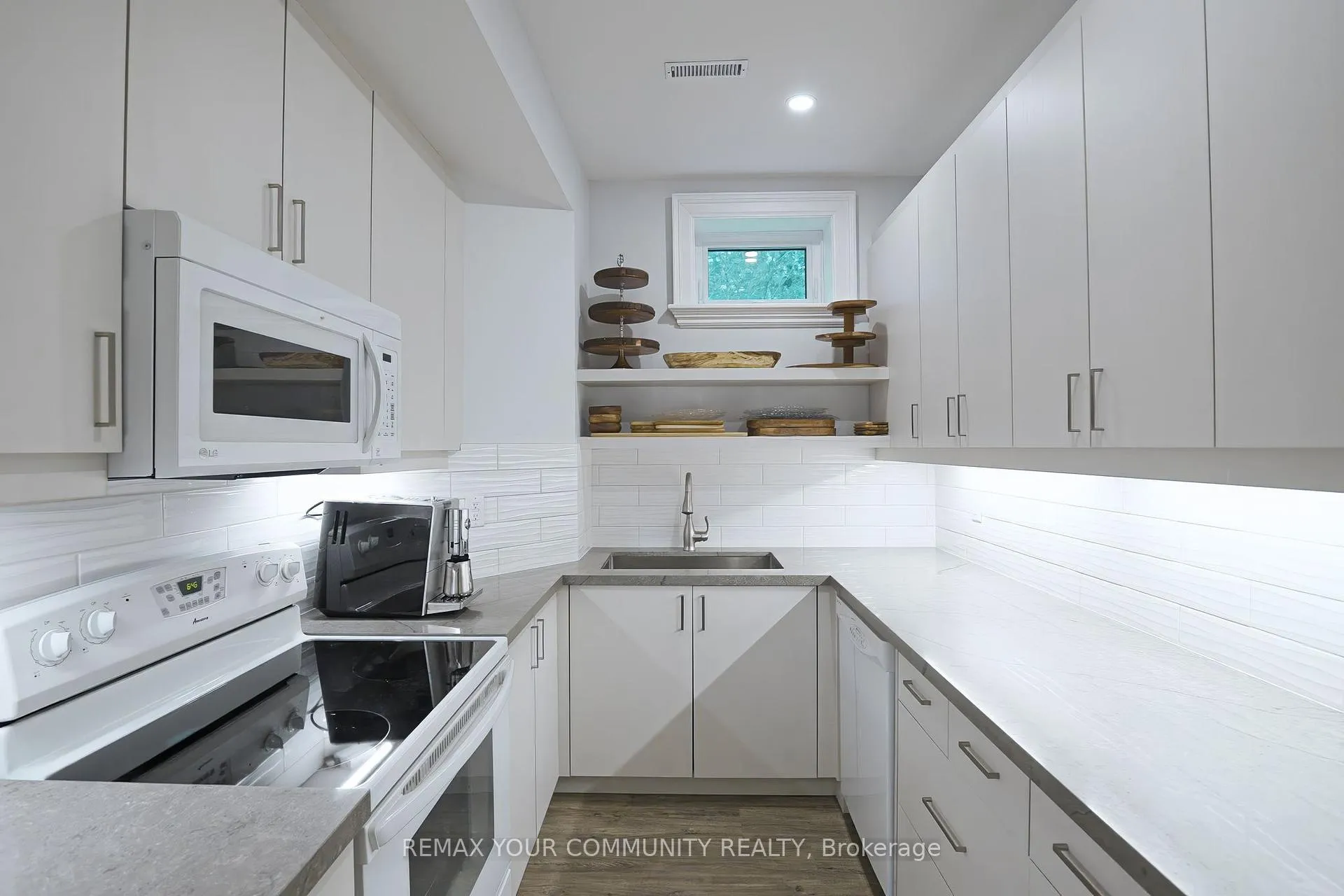 Photo 46 of 508 King Street E, Caledon, Bolton North — HOMEH
