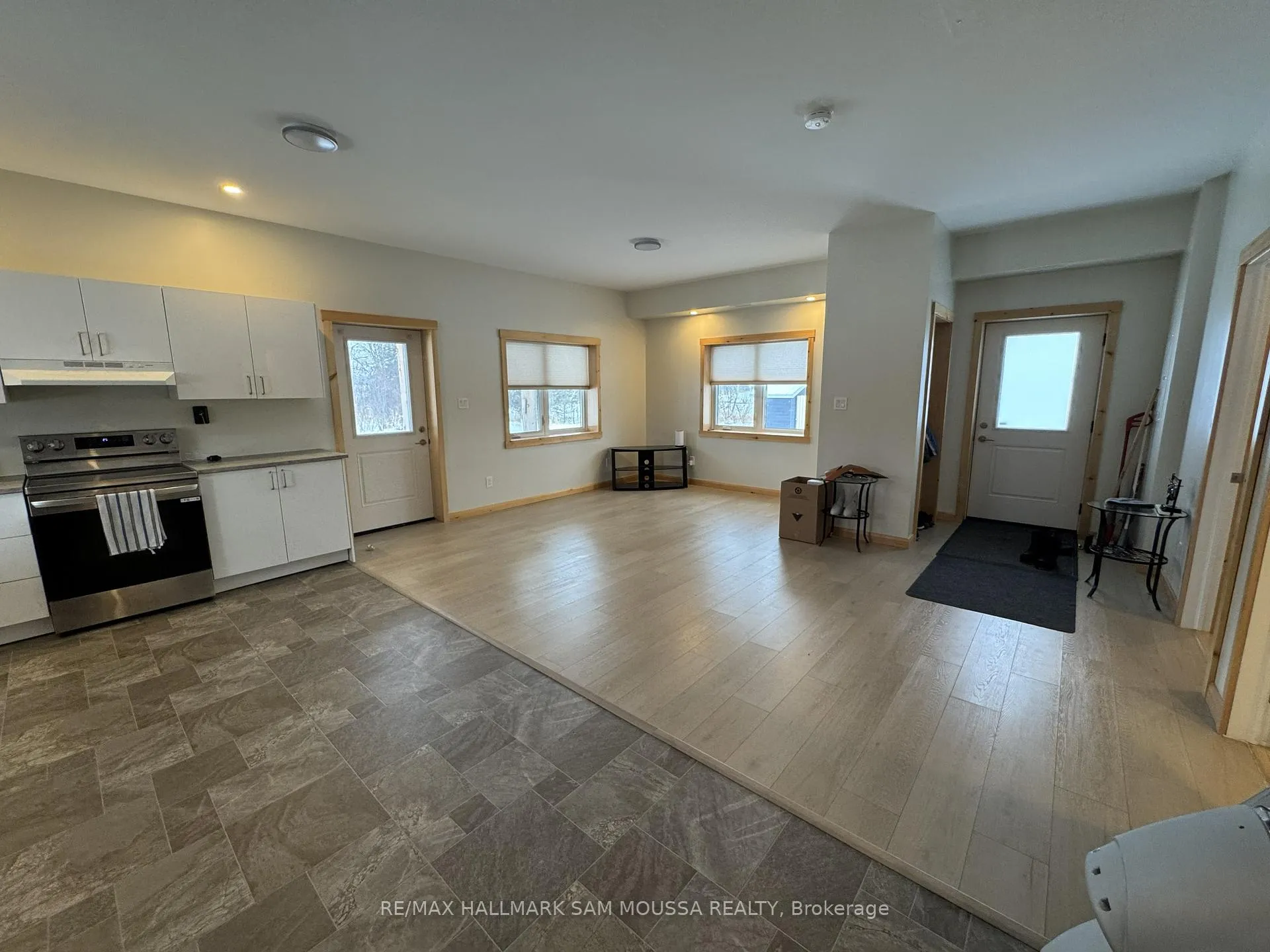 Photo 5 of Unit 3, 330 Cameron Side Road, Tay Valley, Bathurst/Burgess & Sherbrooke (Bathurst) Twp — HOMEH