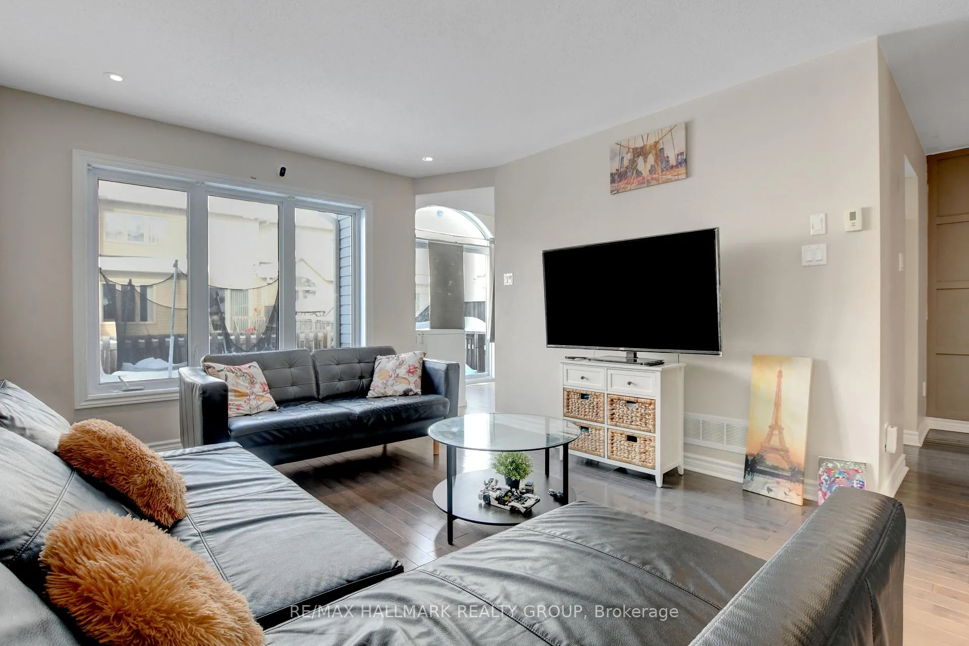 Photo 3 of 816 Ashenvale Way, Ottawa, Avalon East — HOMEH