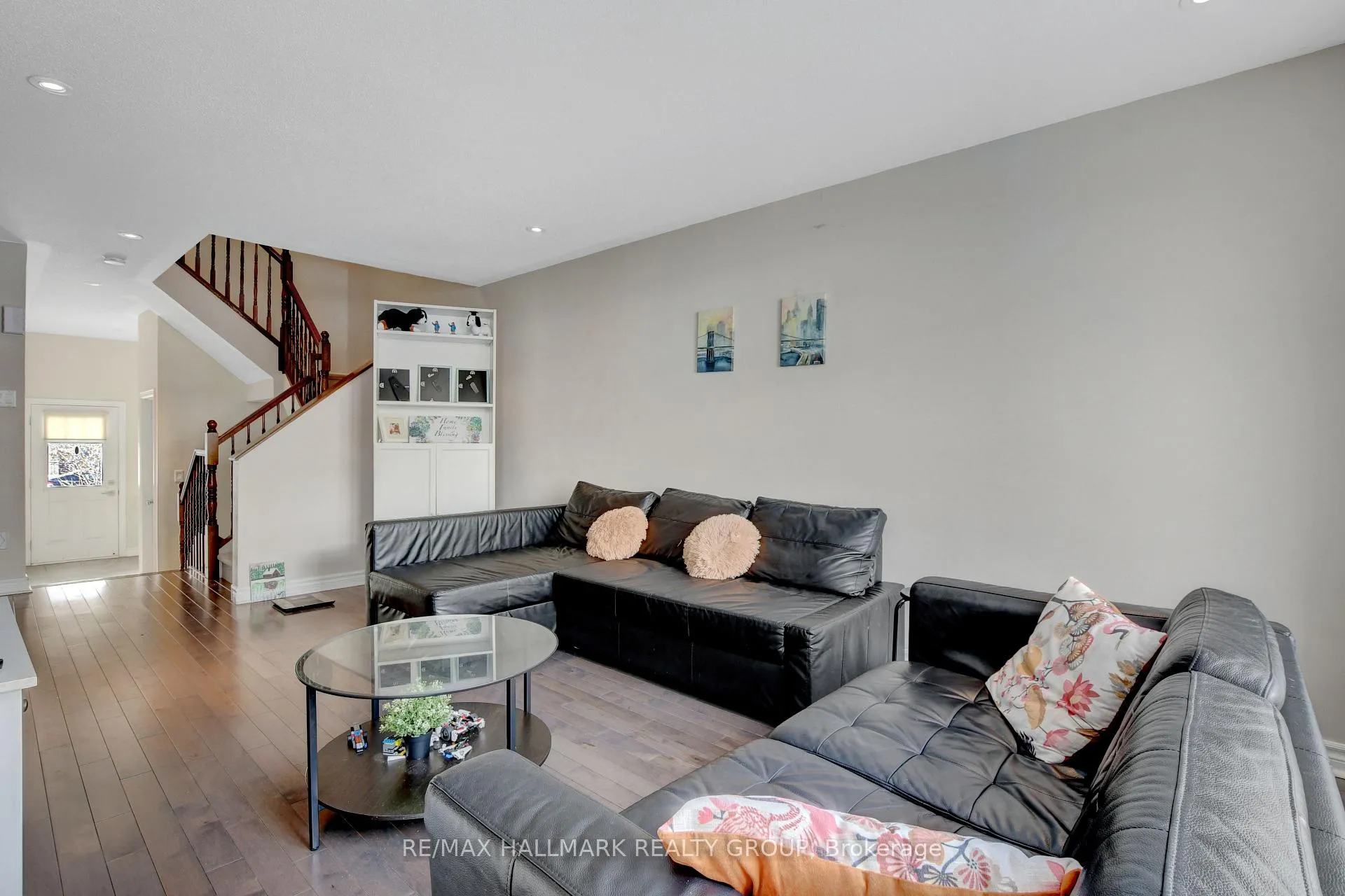 Photo 4 of 816 Ashenvale Way, Ottawa, Avalon East — HOMEH