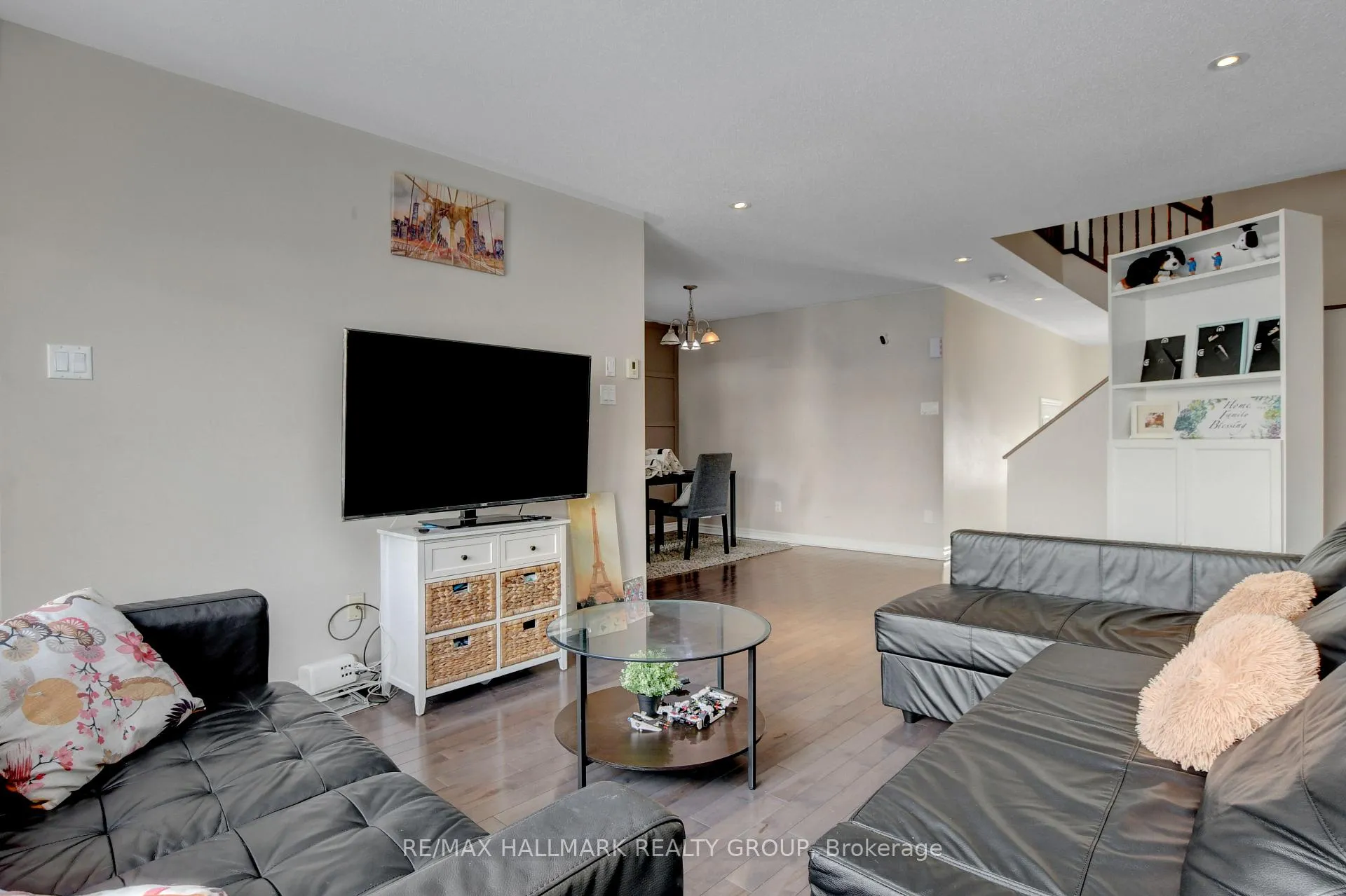Photo 5 of 816 Ashenvale Way, Ottawa, Avalon East — HOMEH