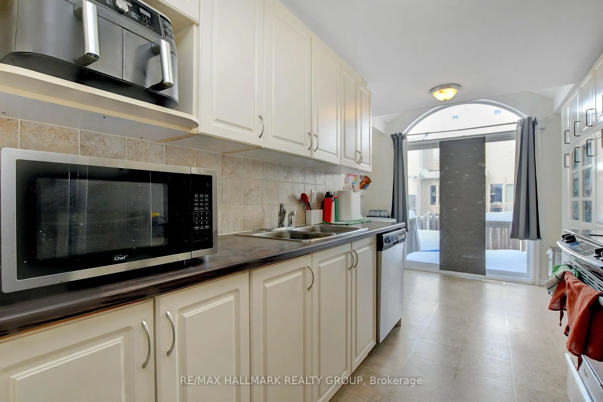 Photo 8 of 816 Ashenvale Way, Ottawa, Avalon East — HOMEH