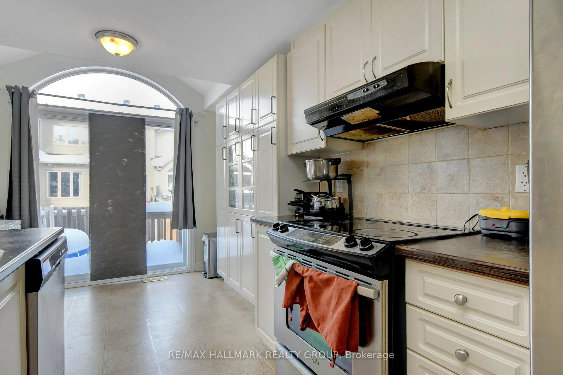 Photo 9 of 816 Ashenvale Way, Ottawa, Avalon East — HOMEH