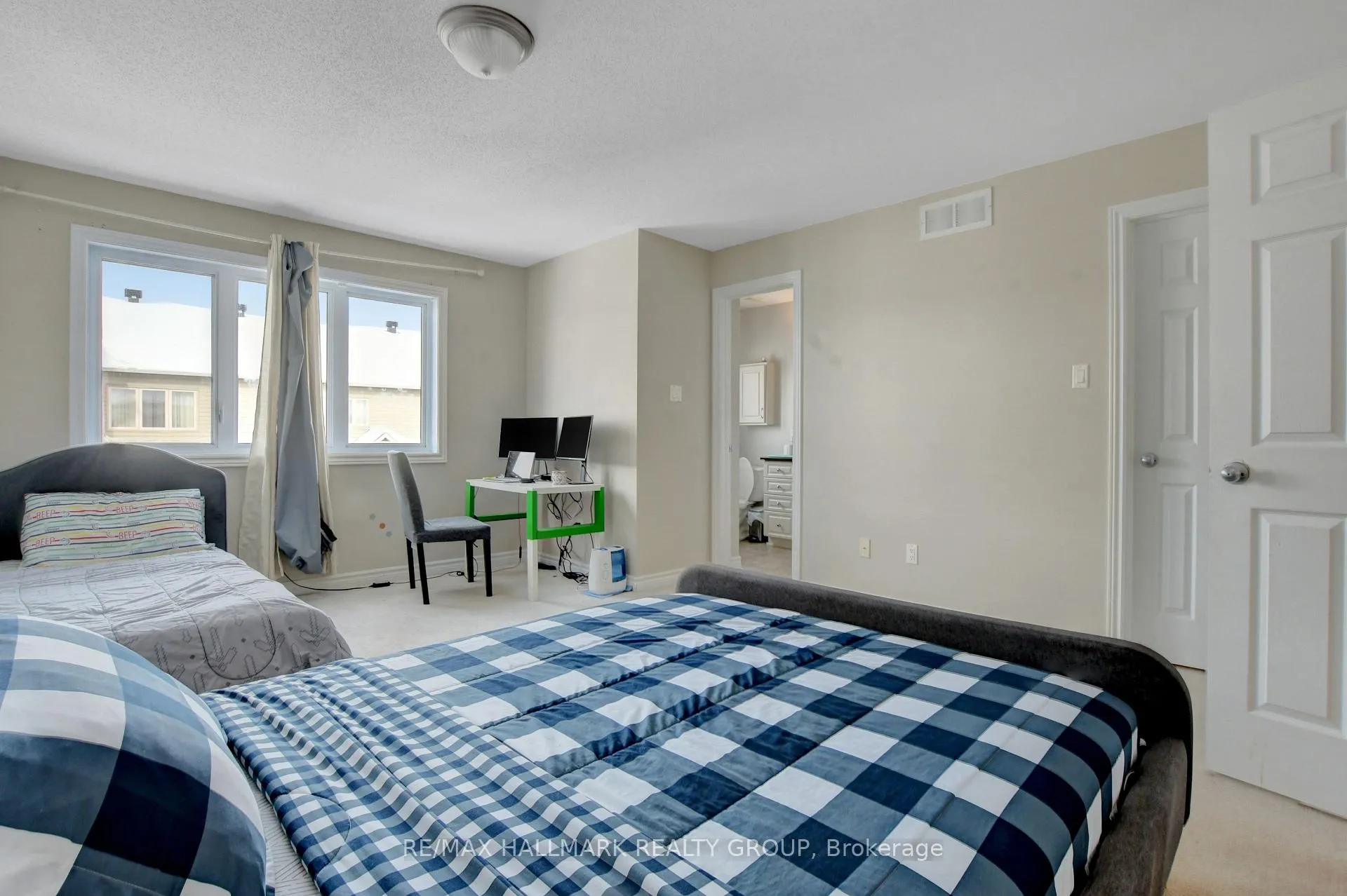 Photo 14 of 816 Ashenvale Way, Ottawa, Avalon East — HOMEH