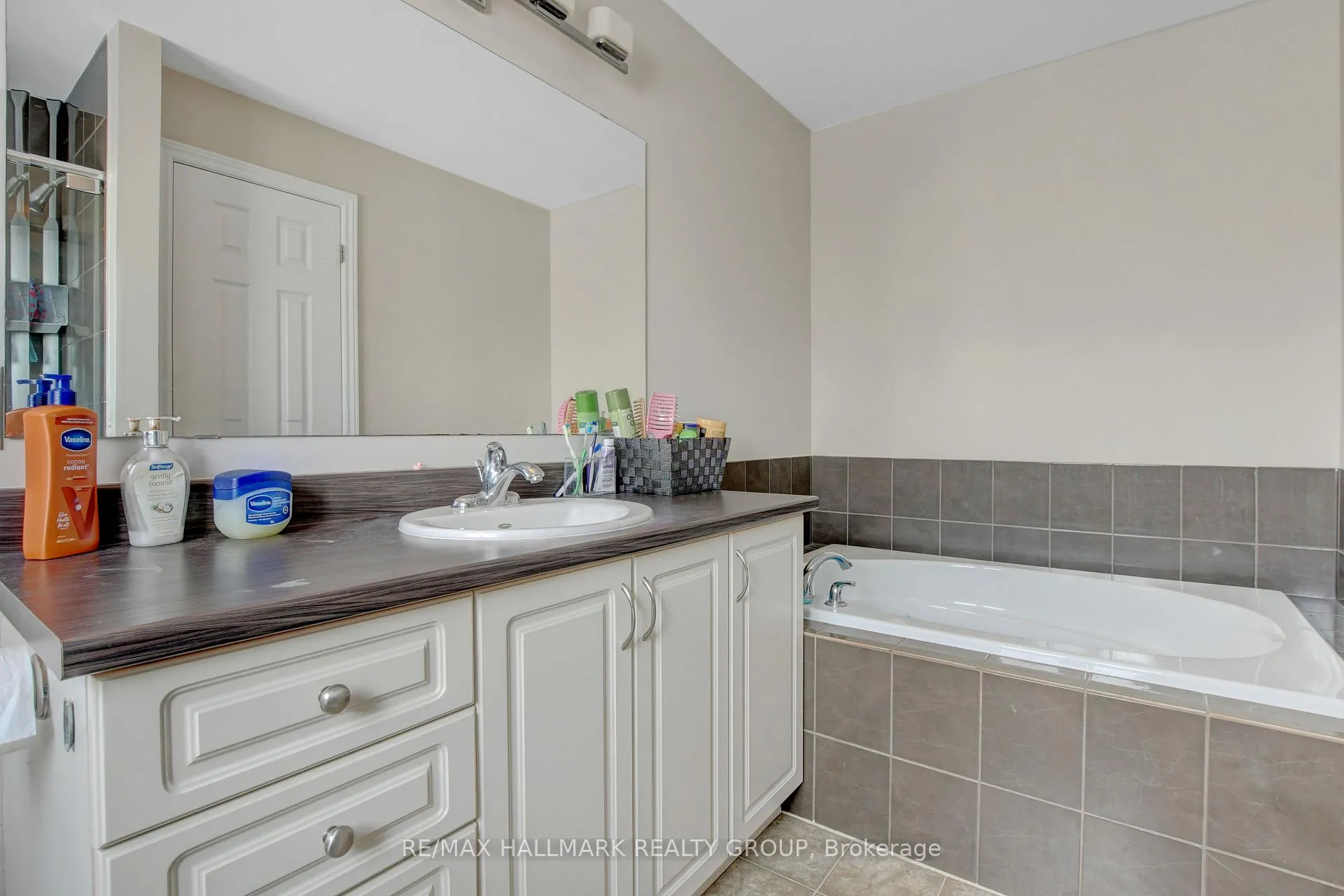 Photo 16 of 816 Ashenvale Way, Ottawa, Avalon East — HOMEH