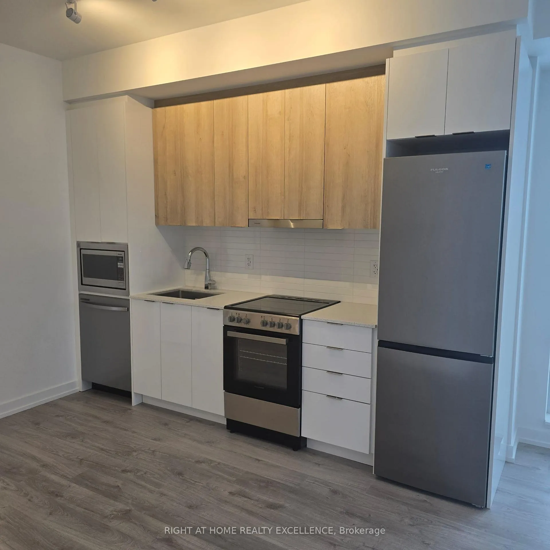 Photo 2 of Unit B-1005, 9751 Markham Road, Markham, Greensborough — HOMEH
