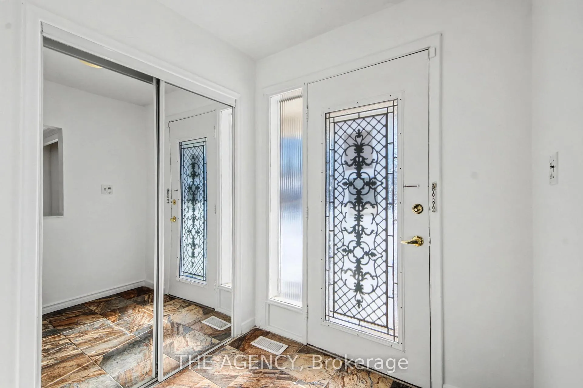 Photo 5 of 96 Meadowview Avenue, Markham, Grandview — HOMEH