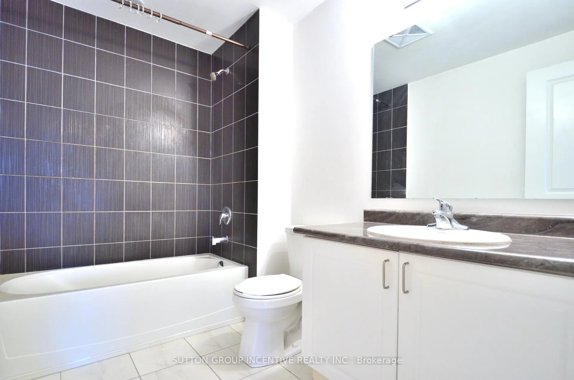 Photo 15 of Unit 208, 5 Greenwich Street, Barrie, Ardagh — HOMEH