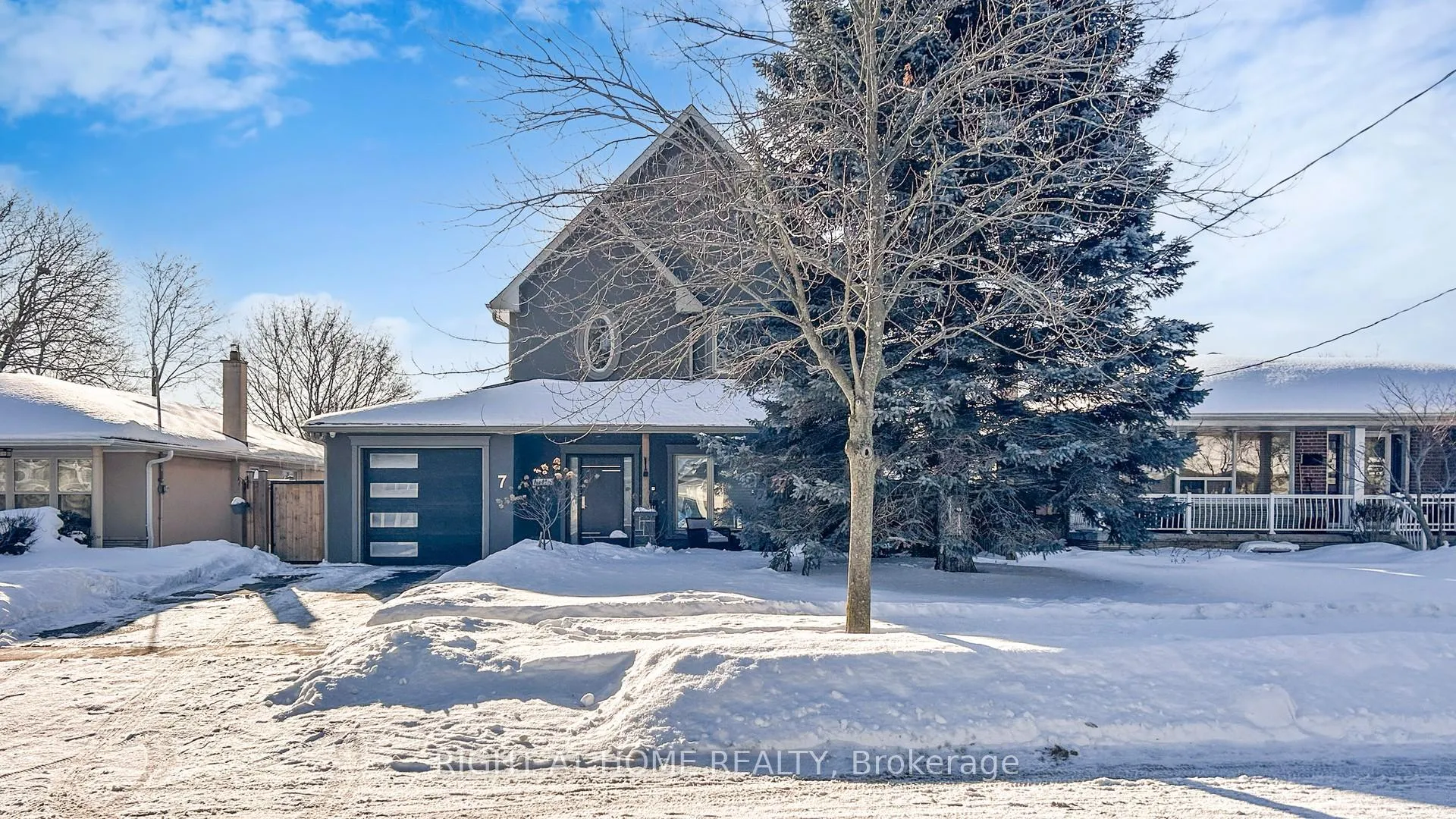 Photo 3 of 7 Forest Path Court N, Etobicoke, Thistletown-Beaumonde Heights — HOMEH