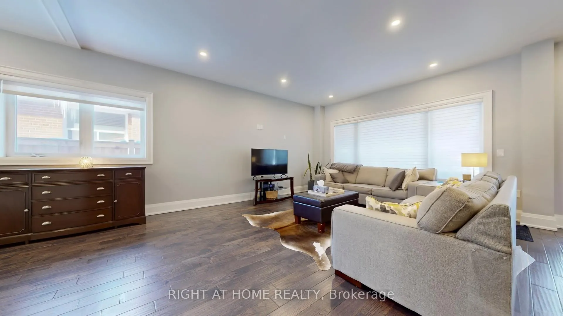 Photo 5 of 7 Forest Path Court N, Etobicoke, Thistletown-Beaumonde Heights — HOMEH