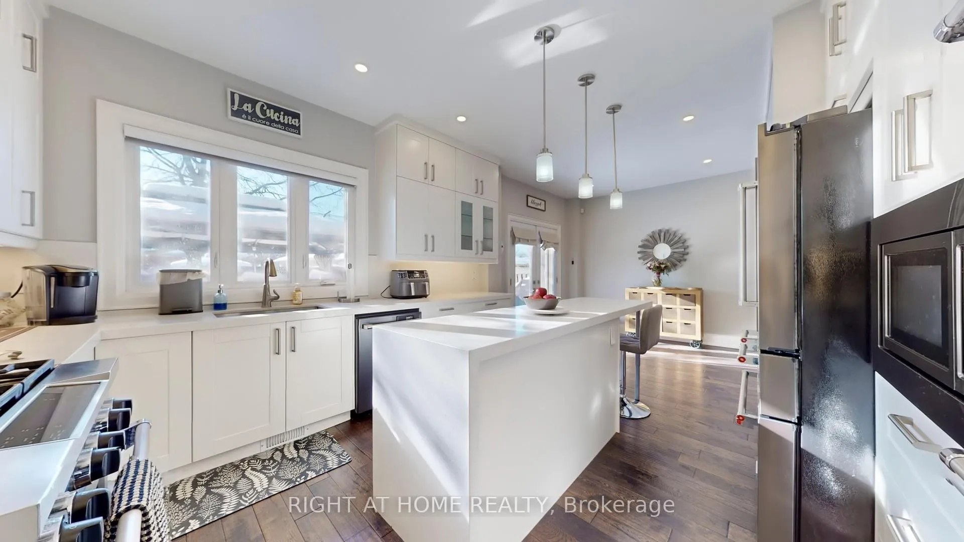Photo 12 of 7 Forest Path Court N, Etobicoke, Thistletown-Beaumonde Heights — HOMEH