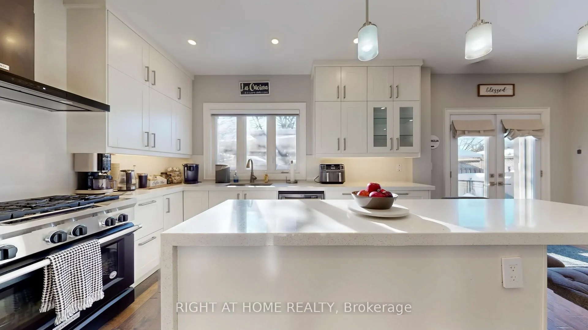 Photo 13 of 7 Forest Path Court N, Etobicoke, Thistletown-Beaumonde Heights — HOMEH