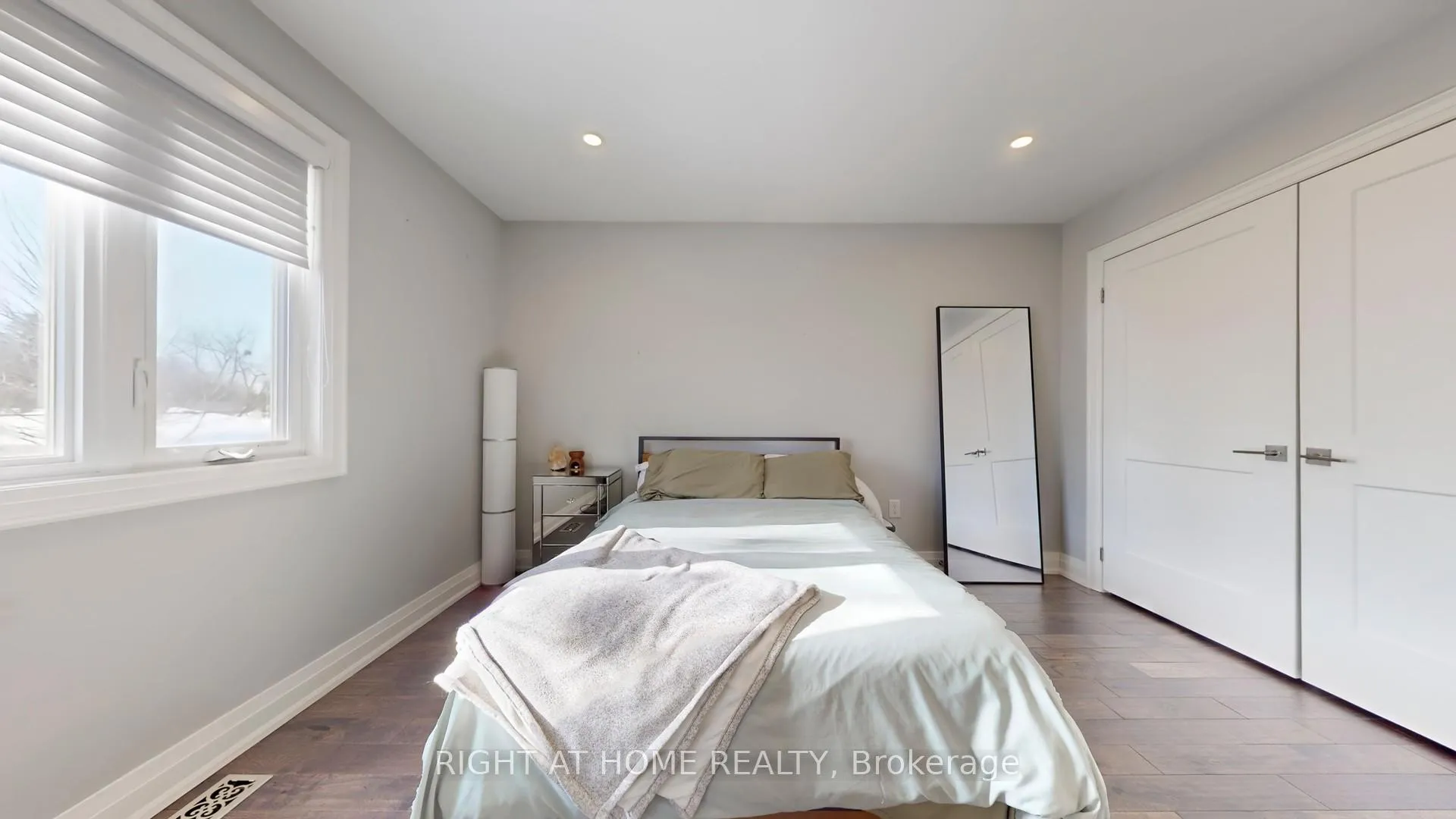 Photo 32 of 7 Forest Path Court N, Etobicoke, Thistletown-Beaumonde Heights — HOMEH