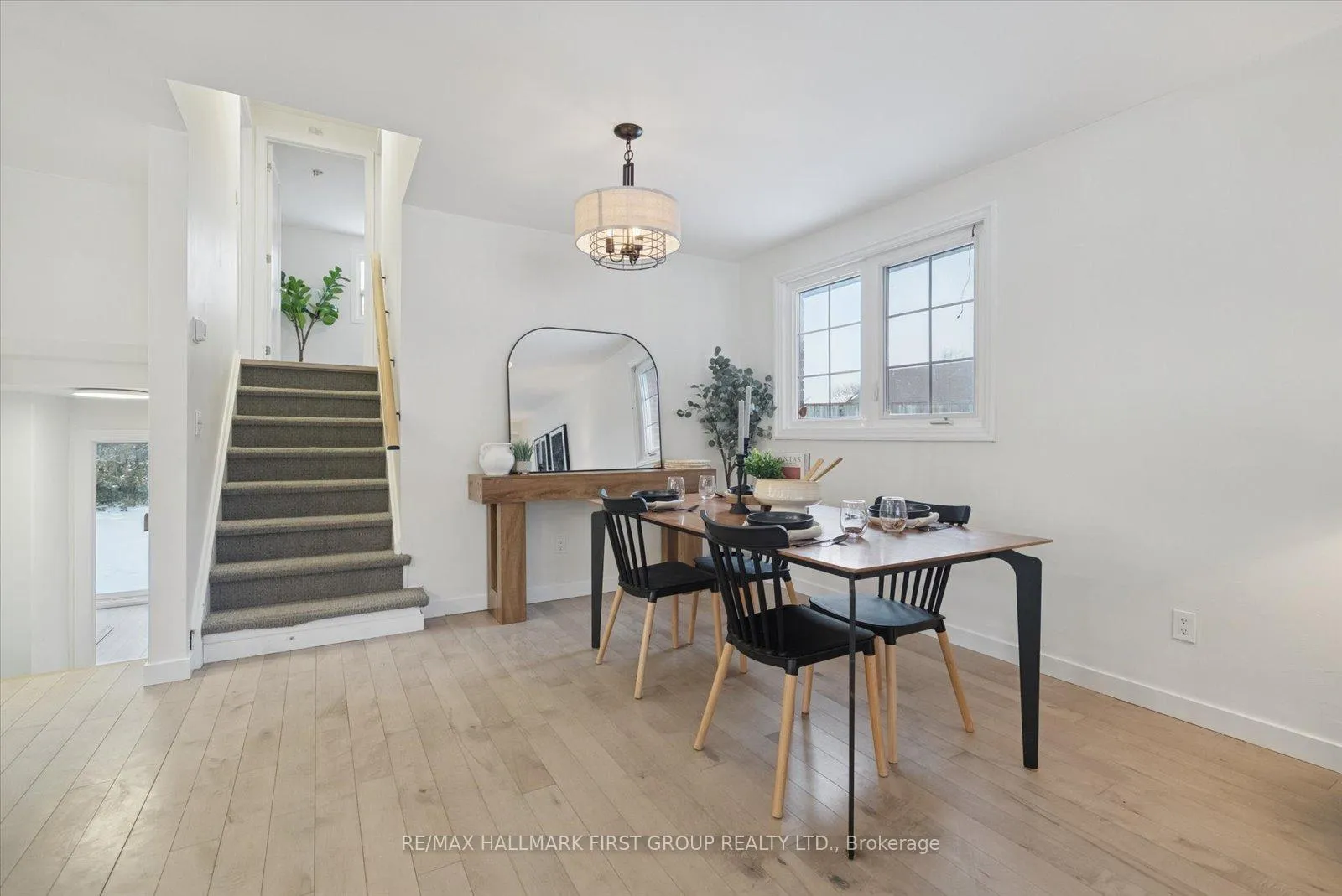Photo 6 of 16 Follett Court, Ajax, South East — HOMEH