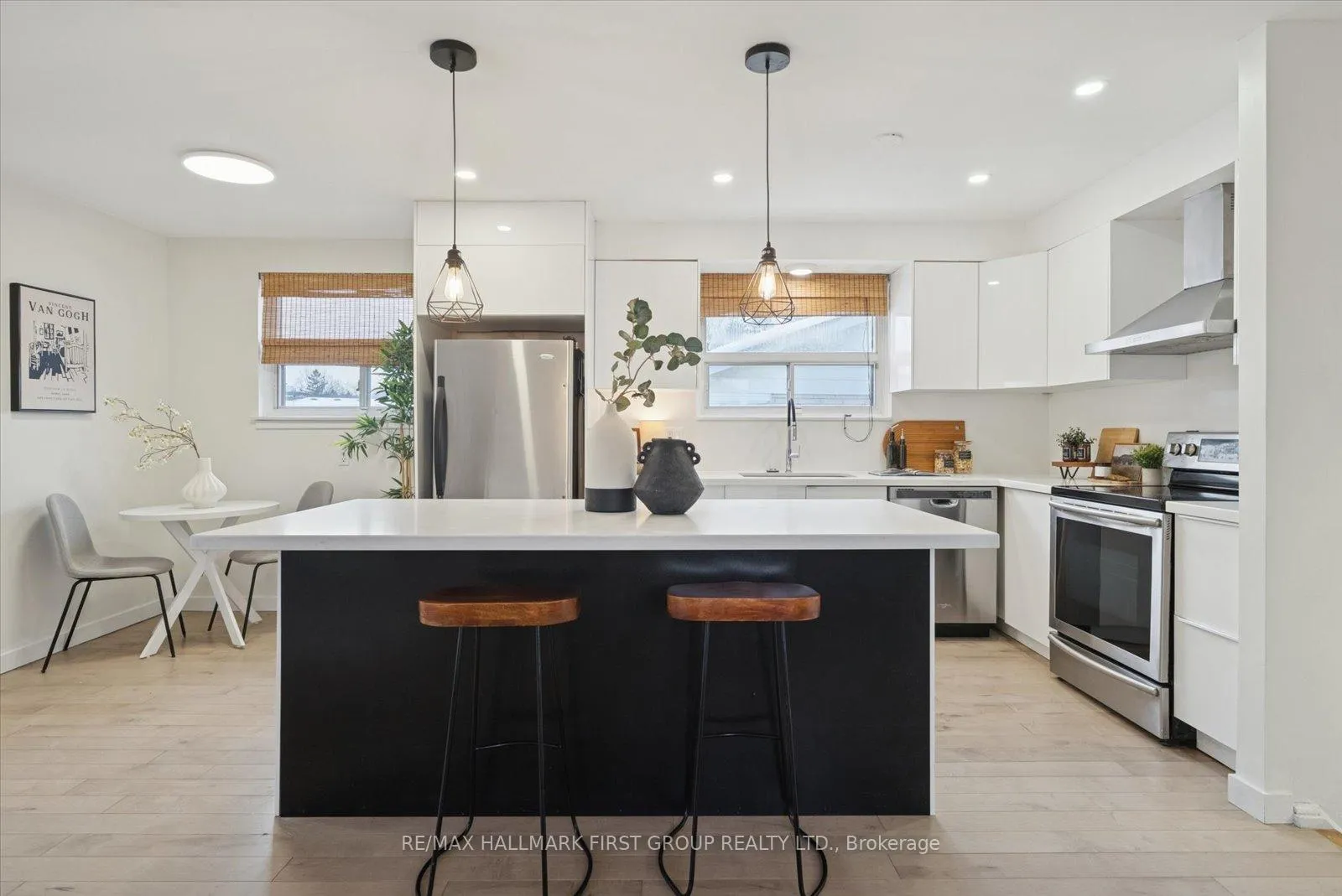 Photo 8 of 16 Follett Court, Ajax, South East — HOMEH