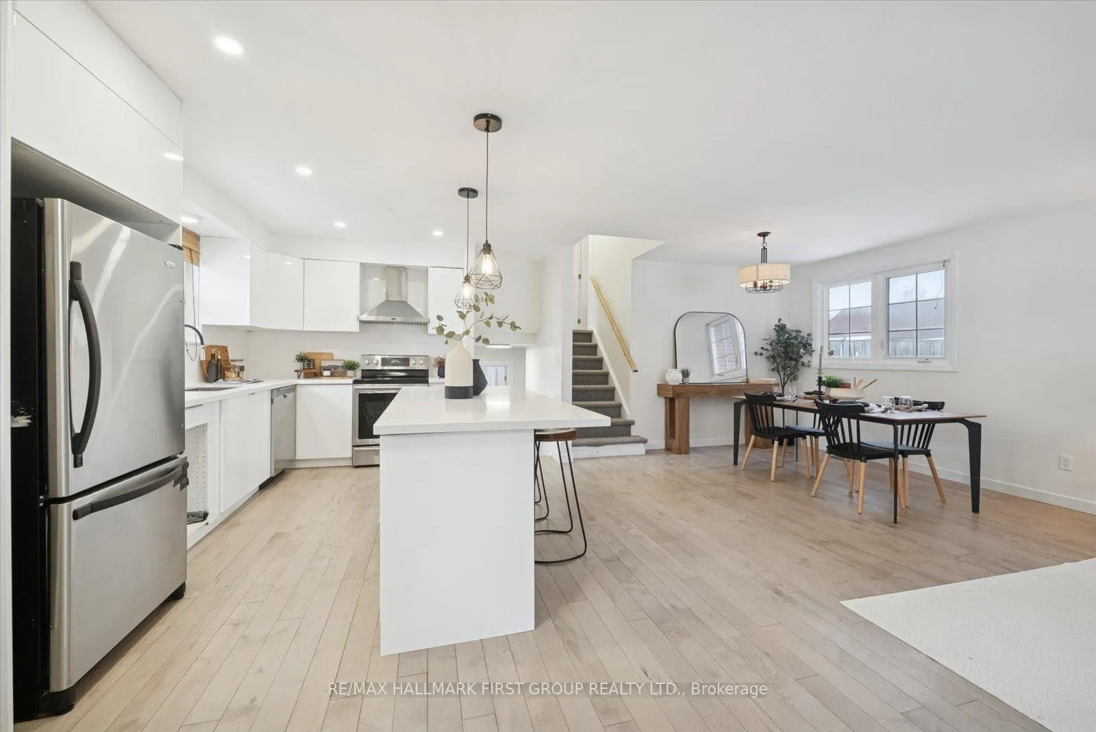 Photo 9 of 16 Follett Court, Ajax, South East — HOMEH