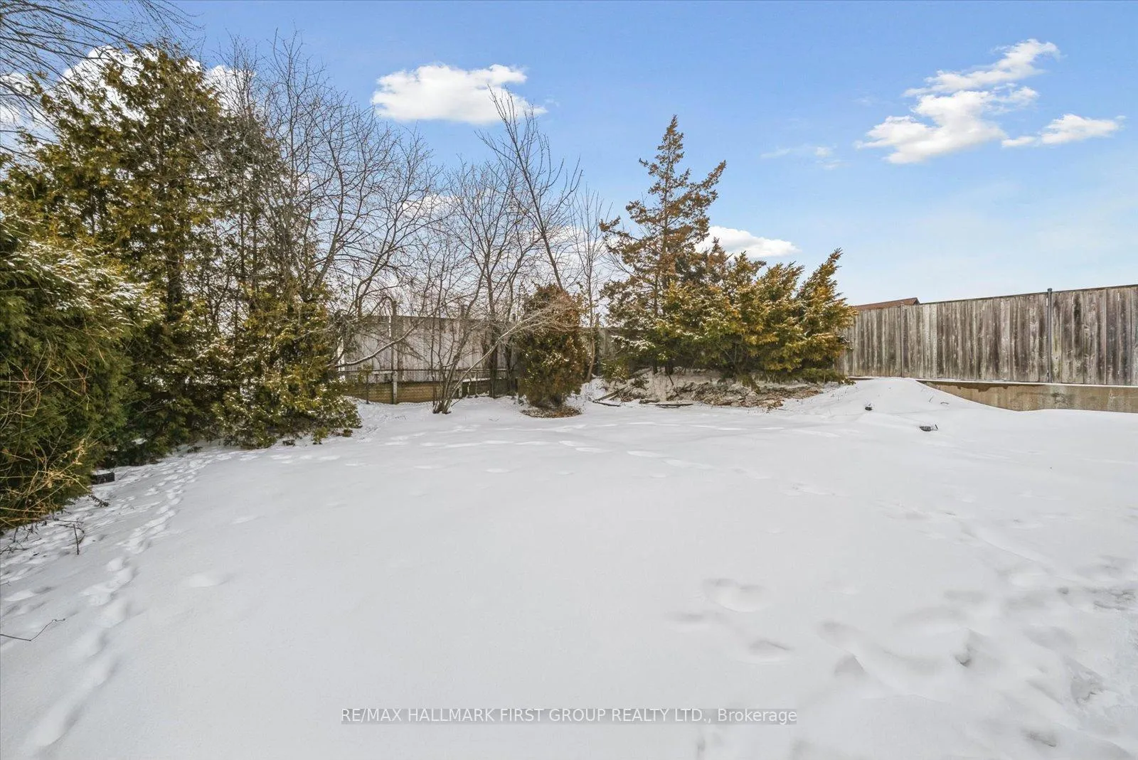 Photo 17 of 16 Follett Court, Ajax, South East — HOMEH