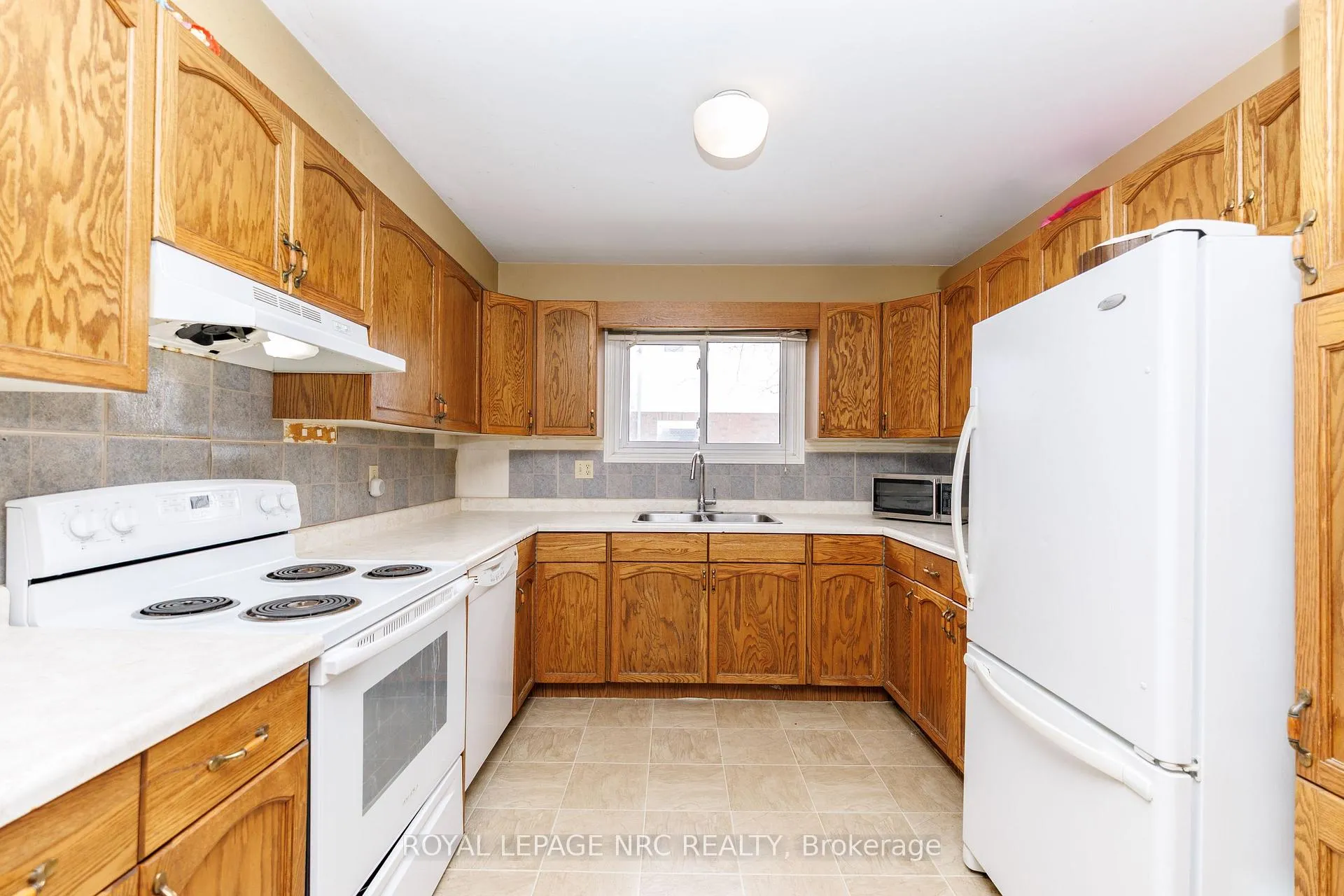 Photo 8 of 79 Summers Drive, Thorold, Confederation Heights — HOMEH