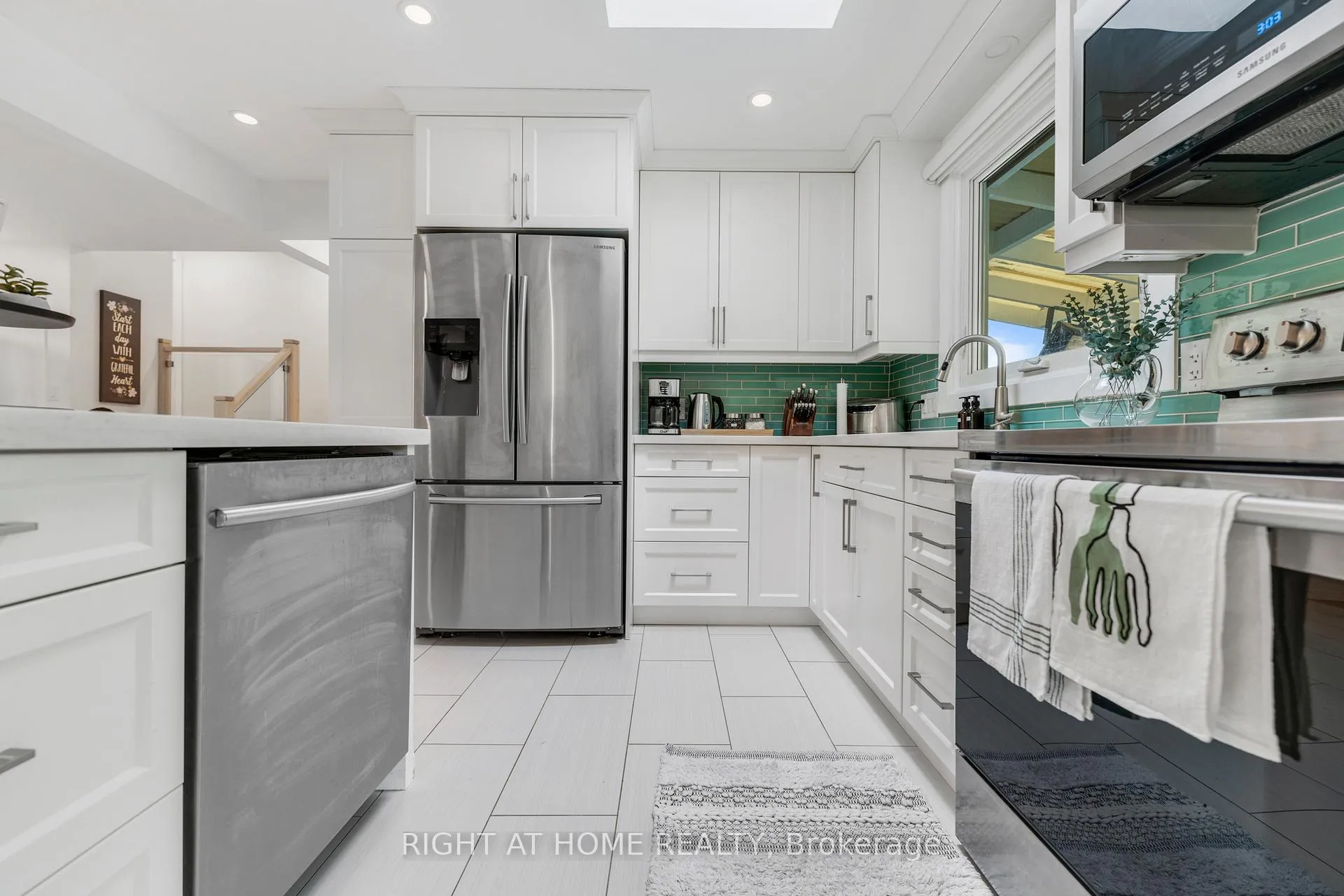Photo 6 of 11 Nickel Street, St. Catharines, Lakeshore — HOMEH