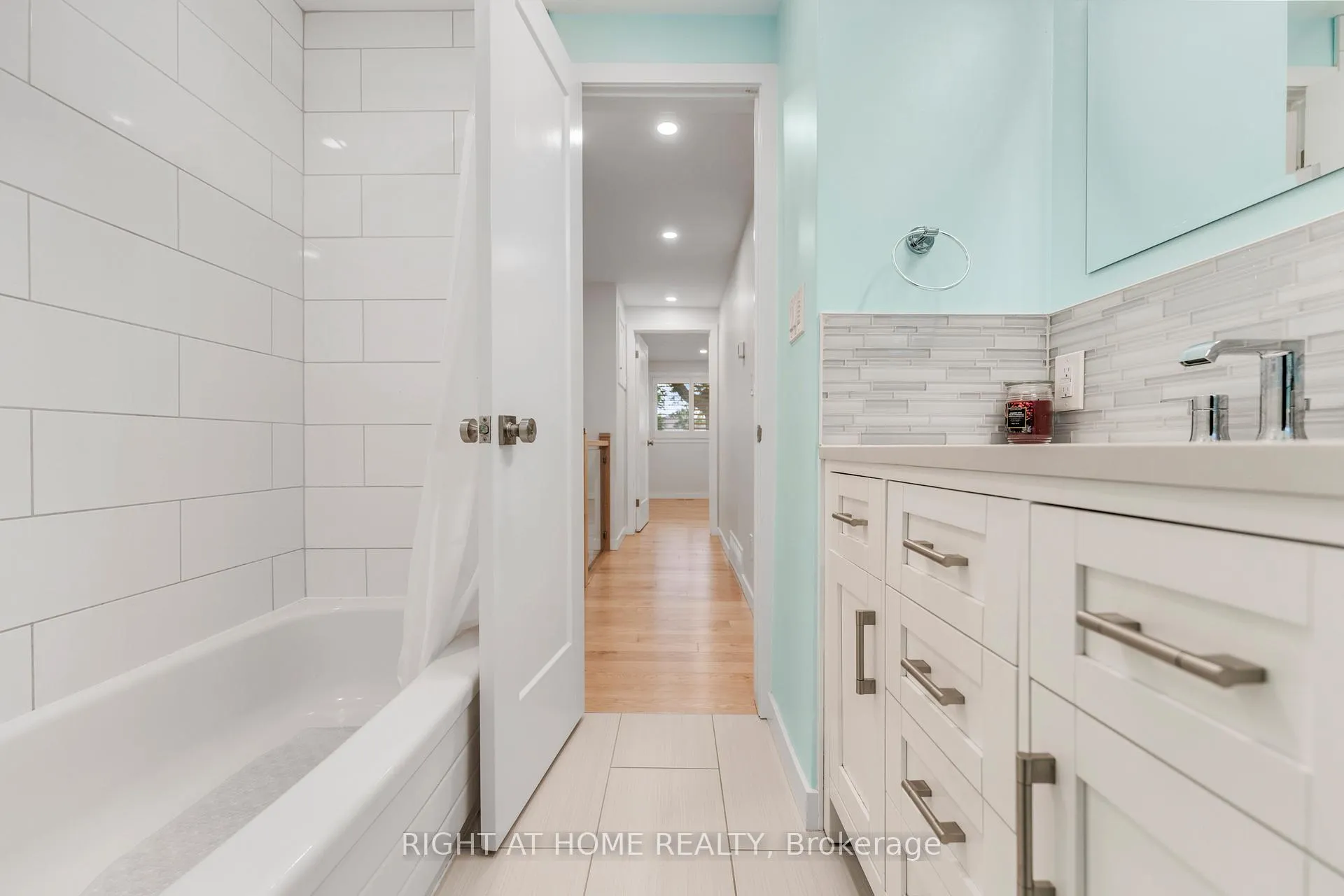 Photo 17 of 11 Nickel Street, St. Catharines, Lakeshore — HOMEH